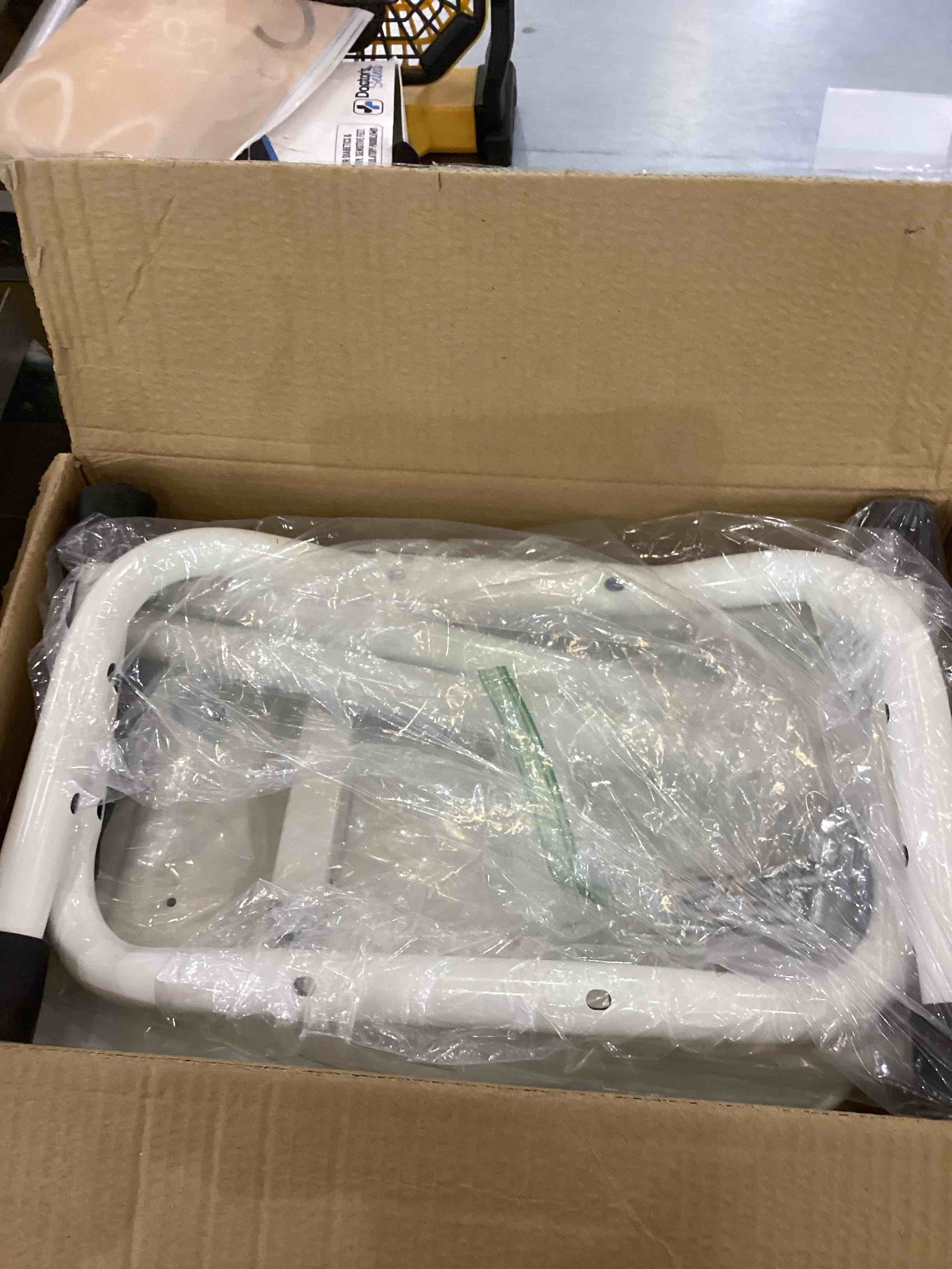 https://s3.amazonaws.com/lotting-images-prod/bidfta/EXS00779631_1701972061948.jpeg
