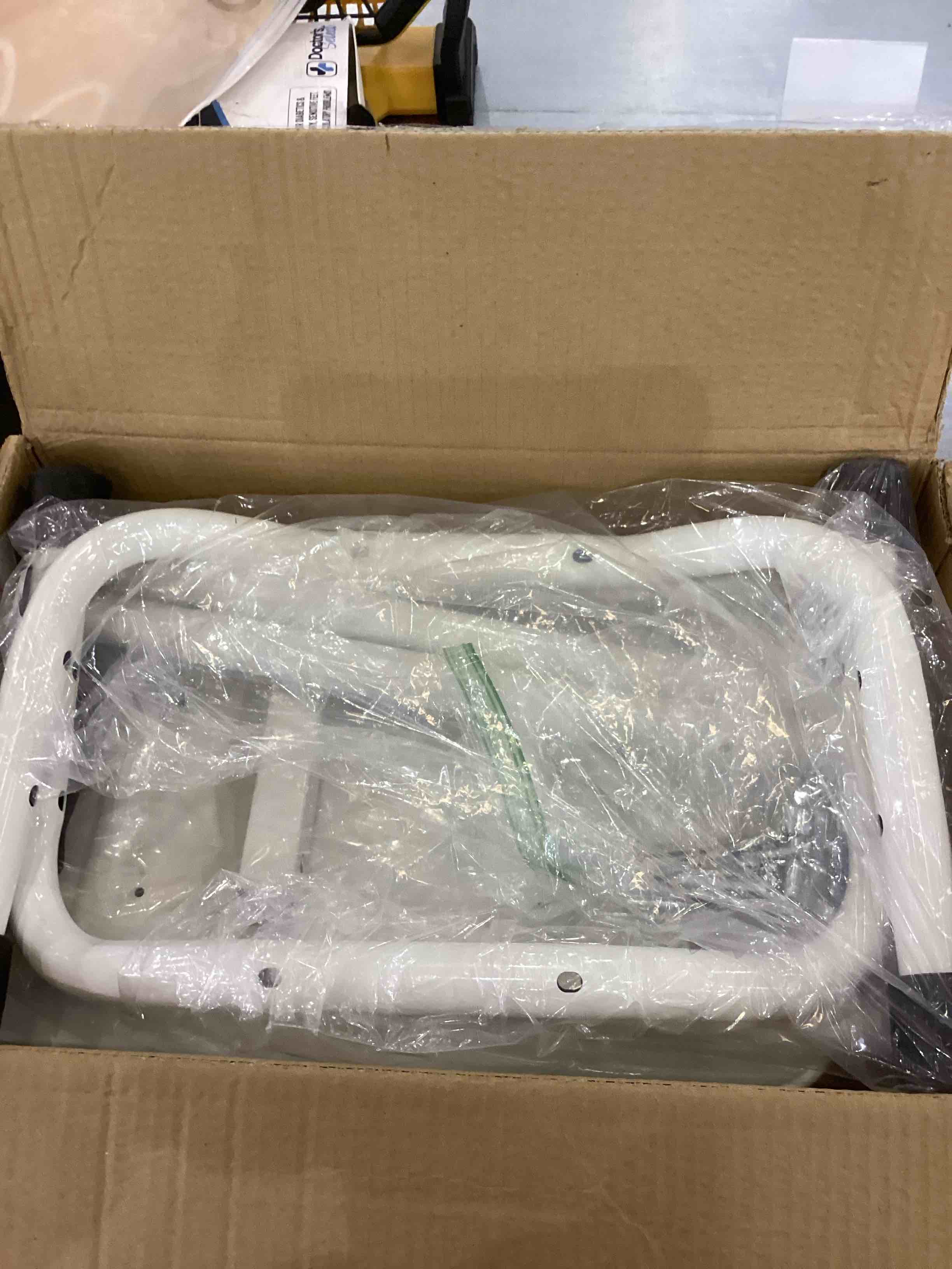 https://s3.amazonaws.com/lotting-images-prod/bidfta/EXS00779631_1701972063324.jpeg