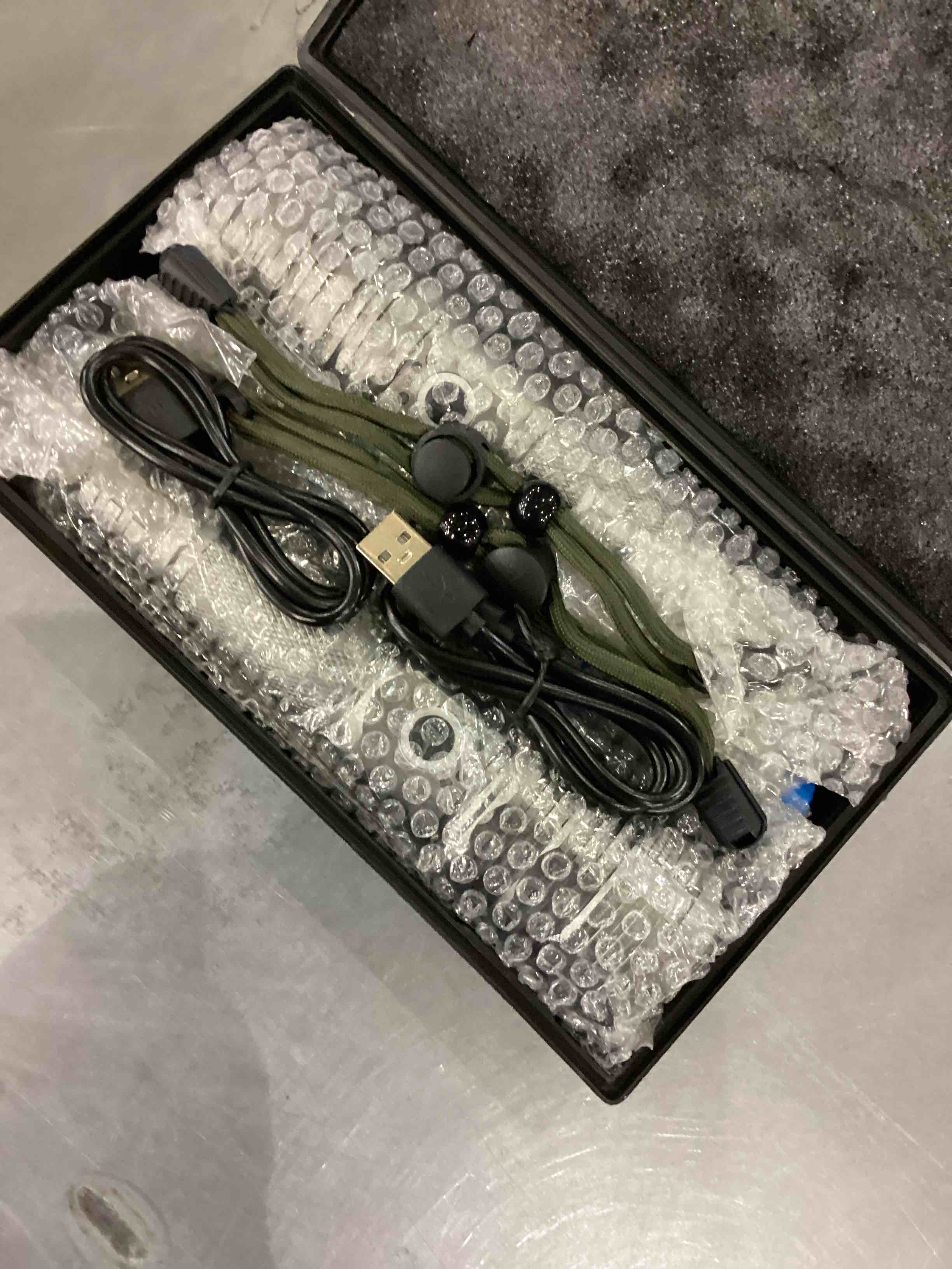 https://s3.amazonaws.com/lotting-images-prod/bidfta/EXS00779718_1702042628807.jpeg