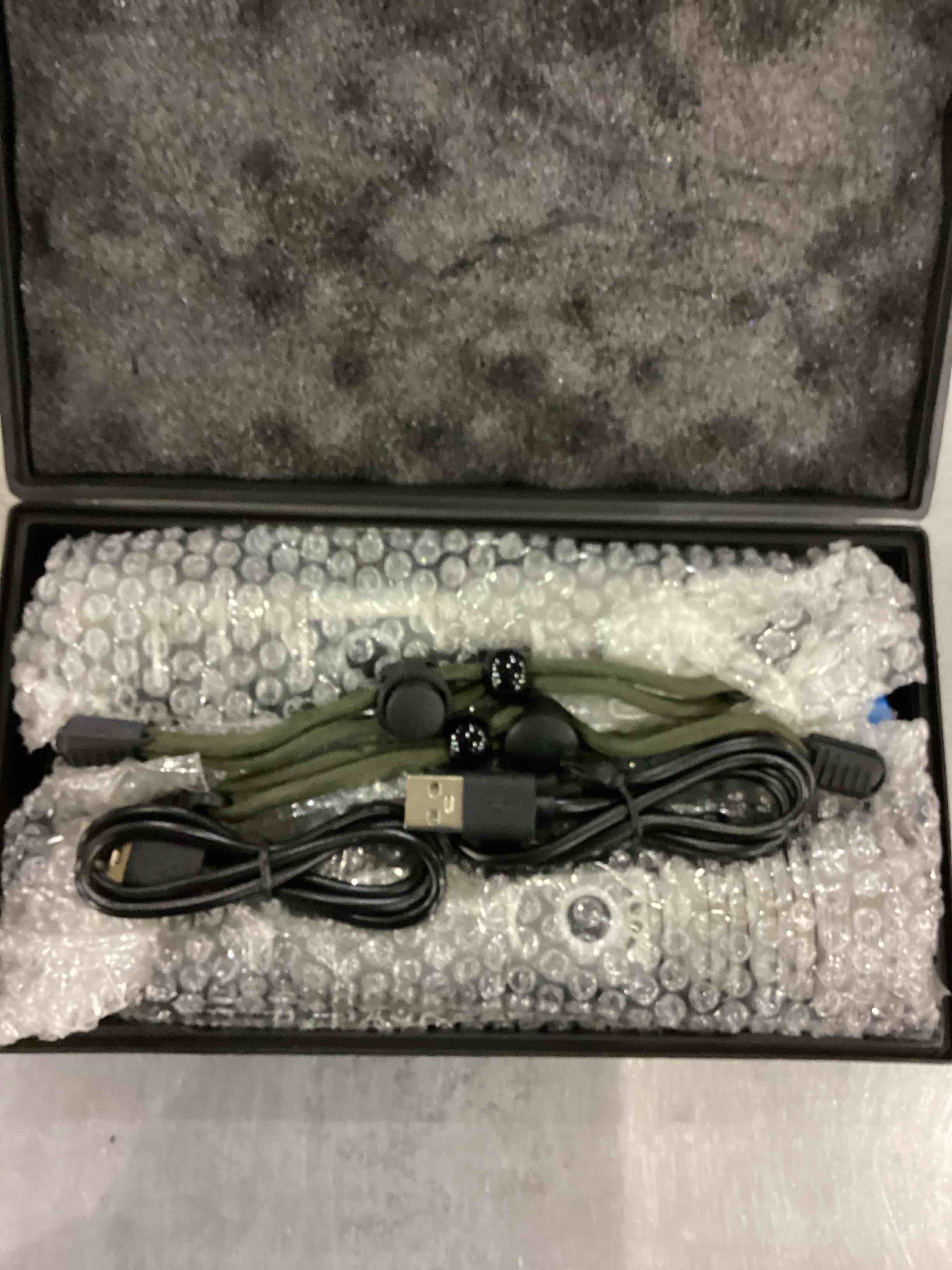 https://s3.amazonaws.com/lotting-images-prod/bidfta/EXS00779718_1702042631108.jpeg