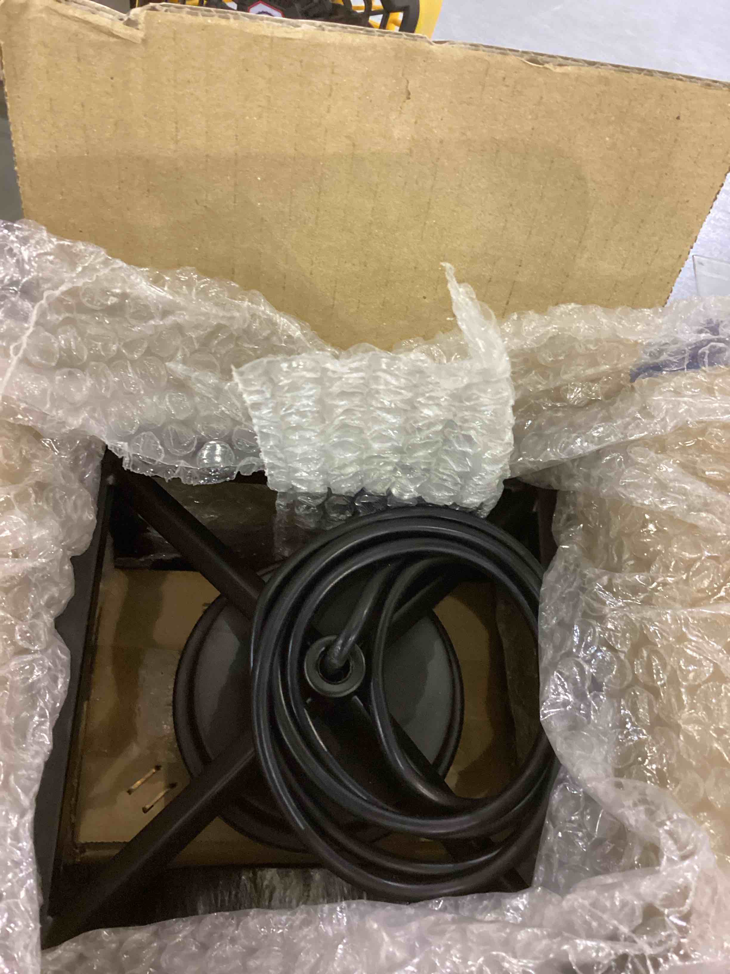 https://s3.amazonaws.com/lotting-images-prod/bidfta/EXS00780045_1702387624829.jpeg