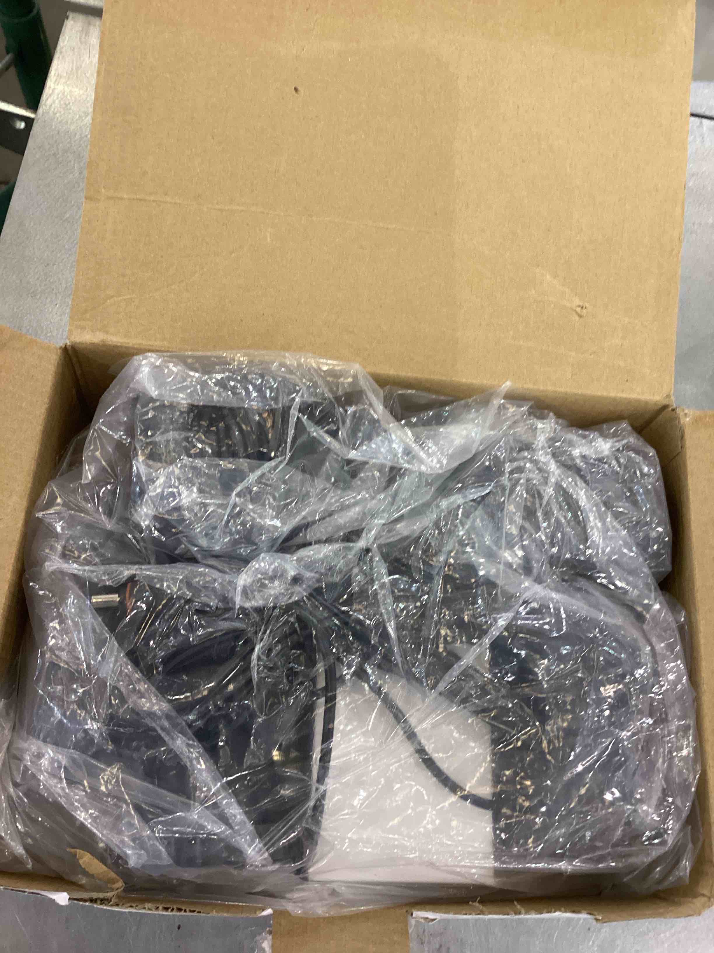 https://s3.amazonaws.com/lotting-images-prod/bidfta/EXS00780143_1702404550877.jpeg