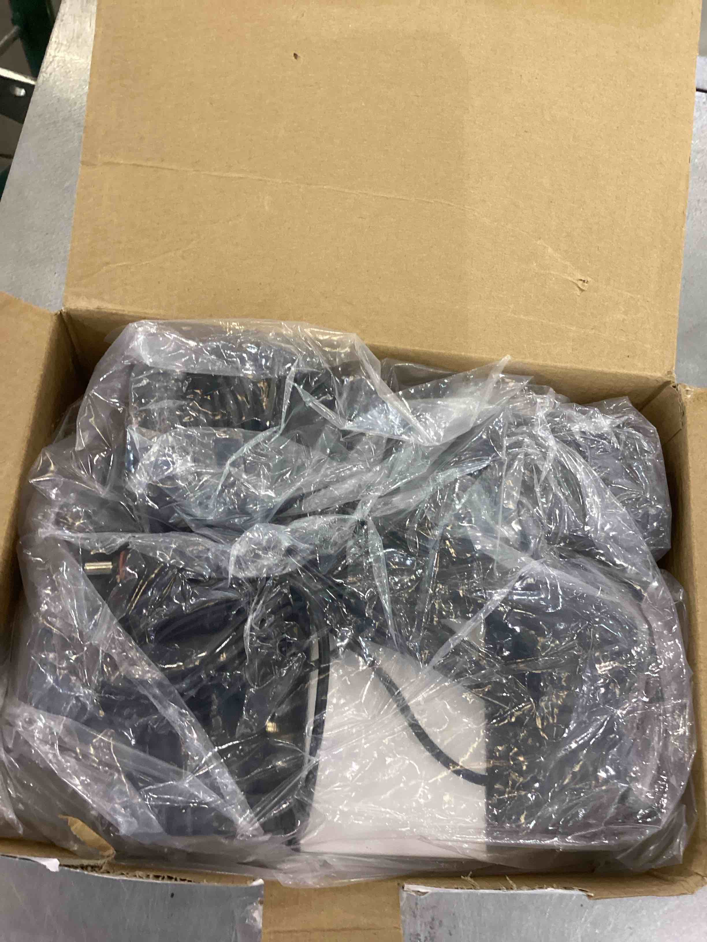 https://s3.amazonaws.com/lotting-images-prod/bidfta/EXS00780143_1702404552176.jpeg