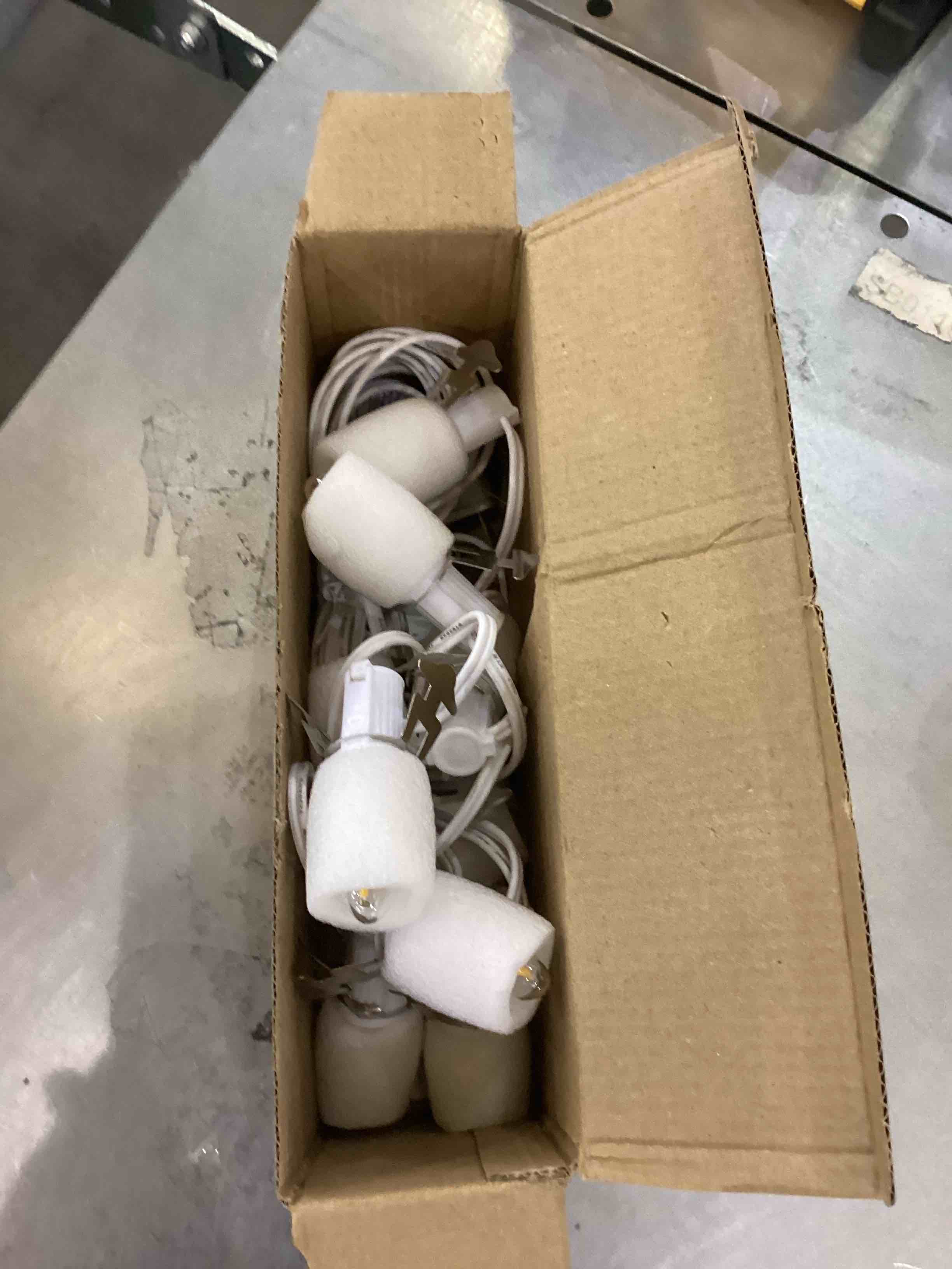 https://s3.amazonaws.com/lotting-images-prod/bidfta/EXS00780336_1702492135480.jpeg