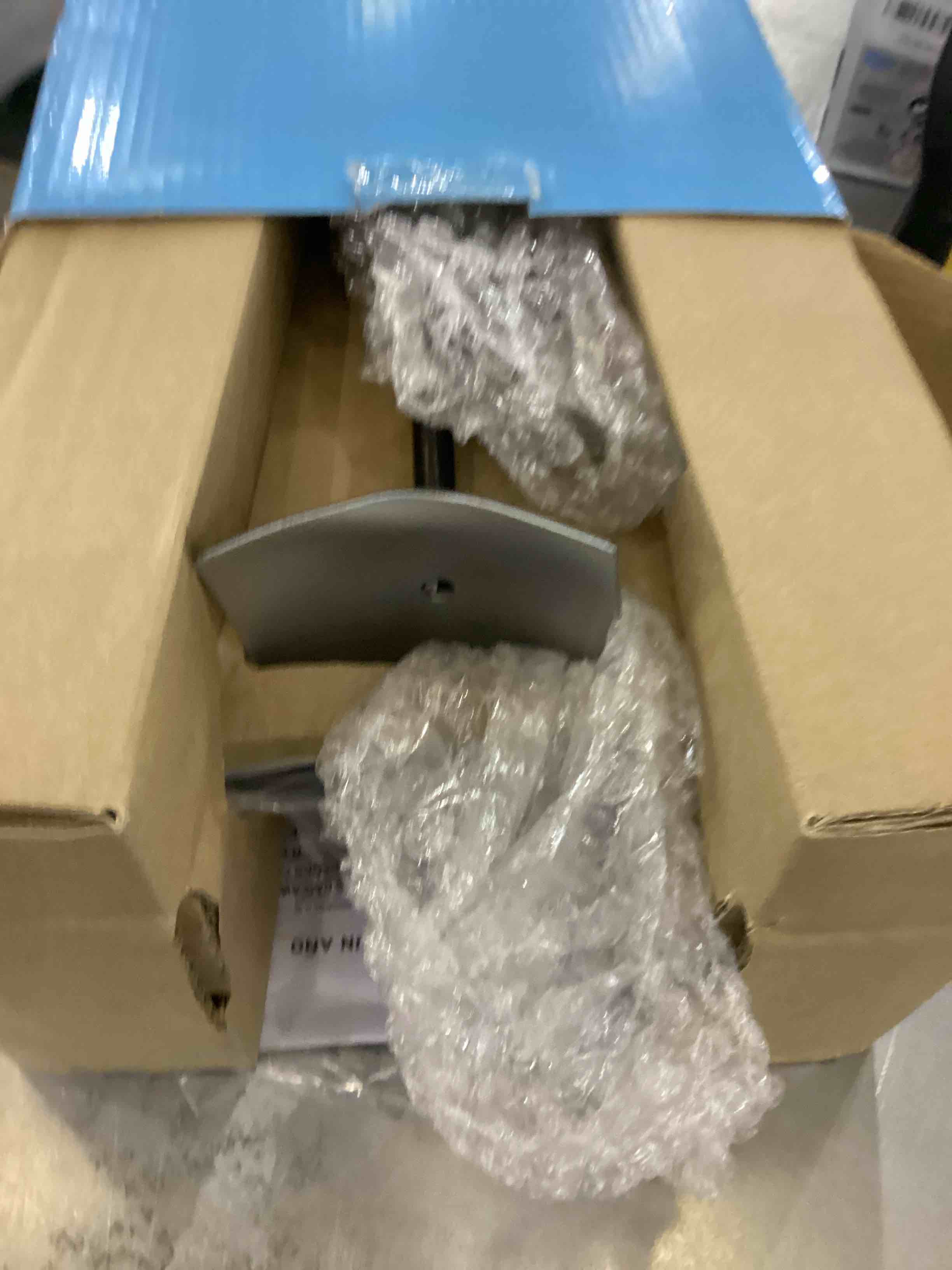 https://s3.amazonaws.com/lotting-images-prod/bidfta/EXS00780363_1702496158344.jpeg
