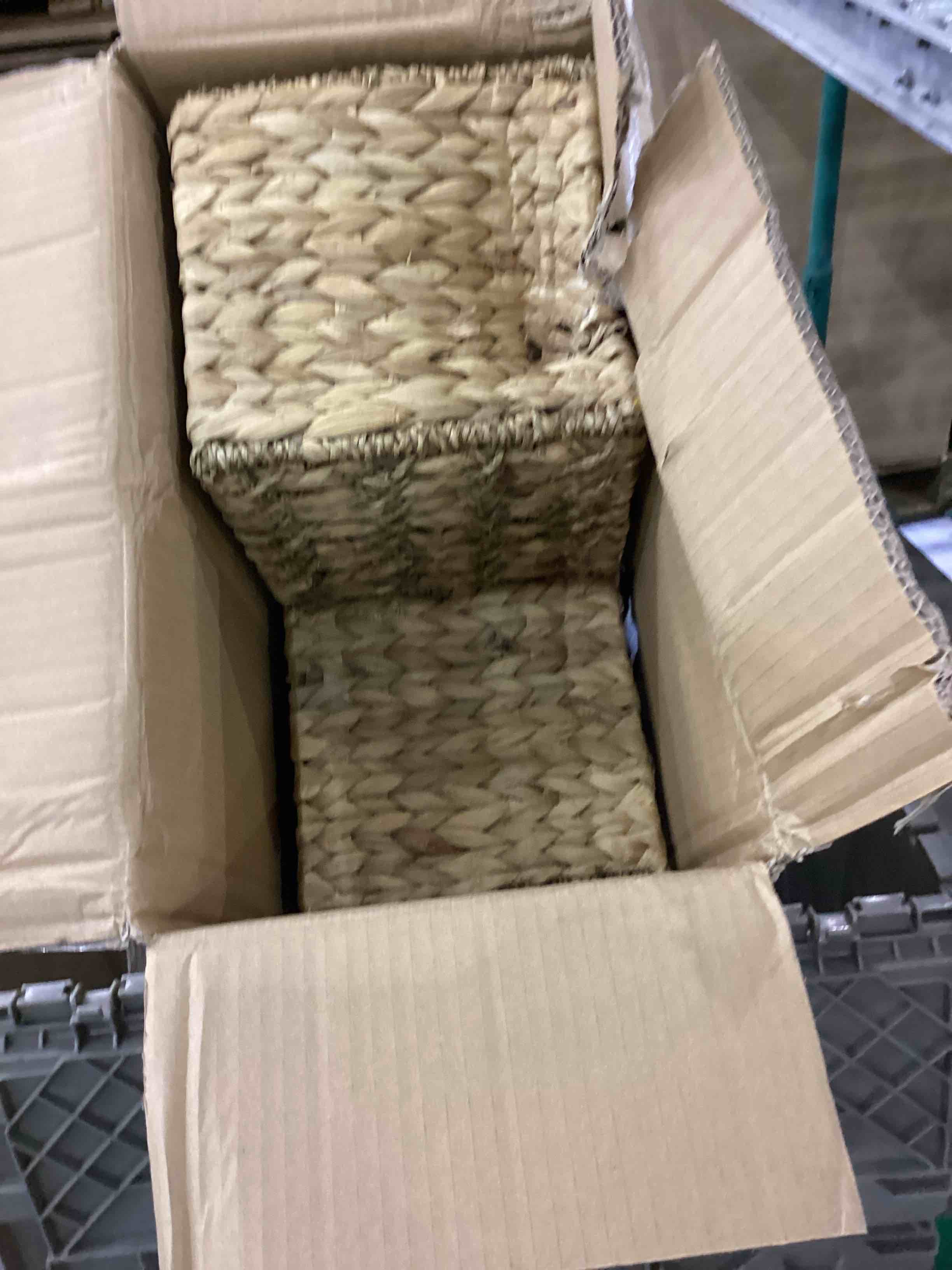 https://s3.amazonaws.com/lotting-images-prod/bidfta/EXS00780398_1702558566035.jpeg