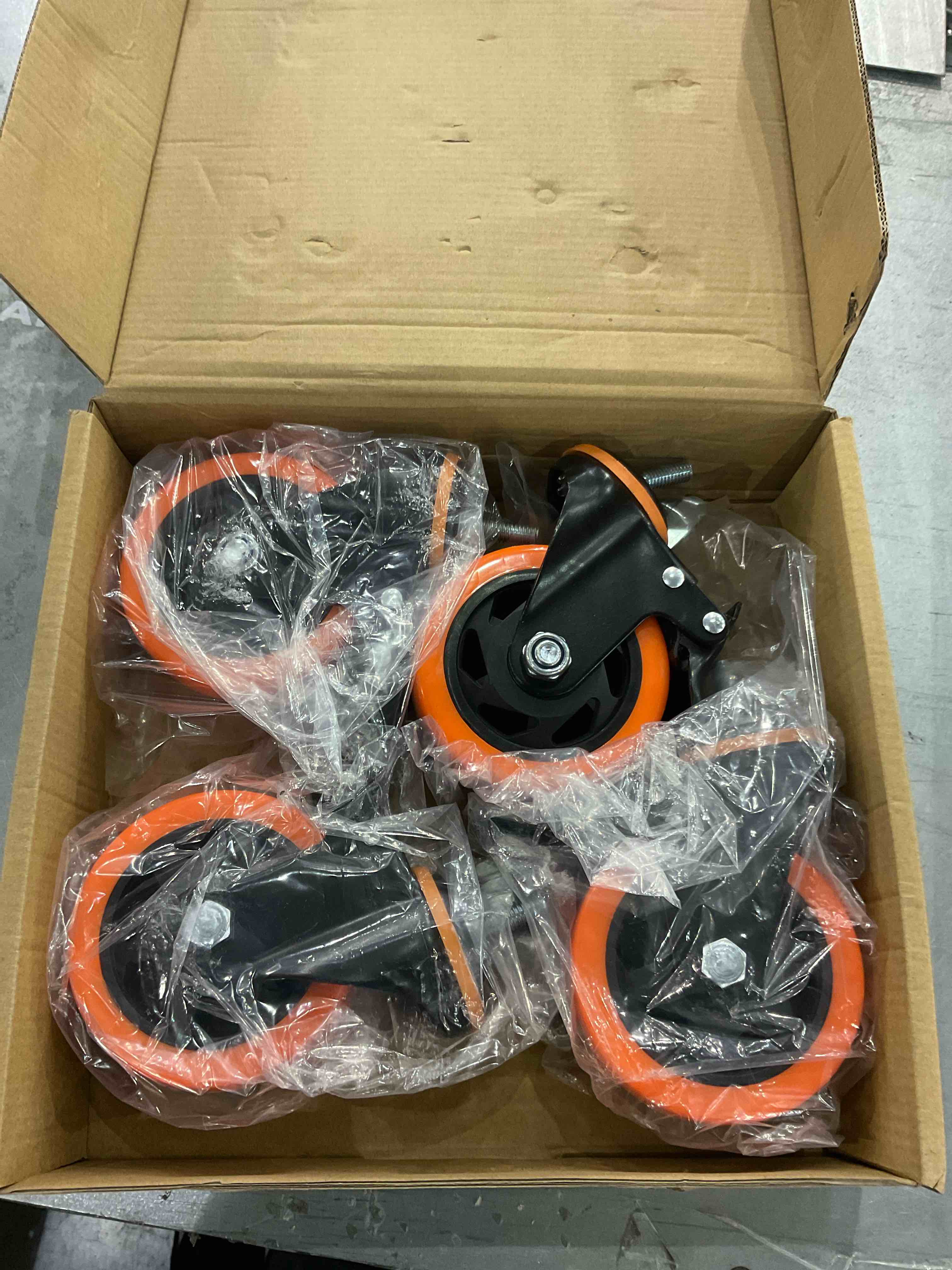 https://s3.amazonaws.com/lotting-images-prod/bidfta/EXS00780749_1701778785640.jpeg