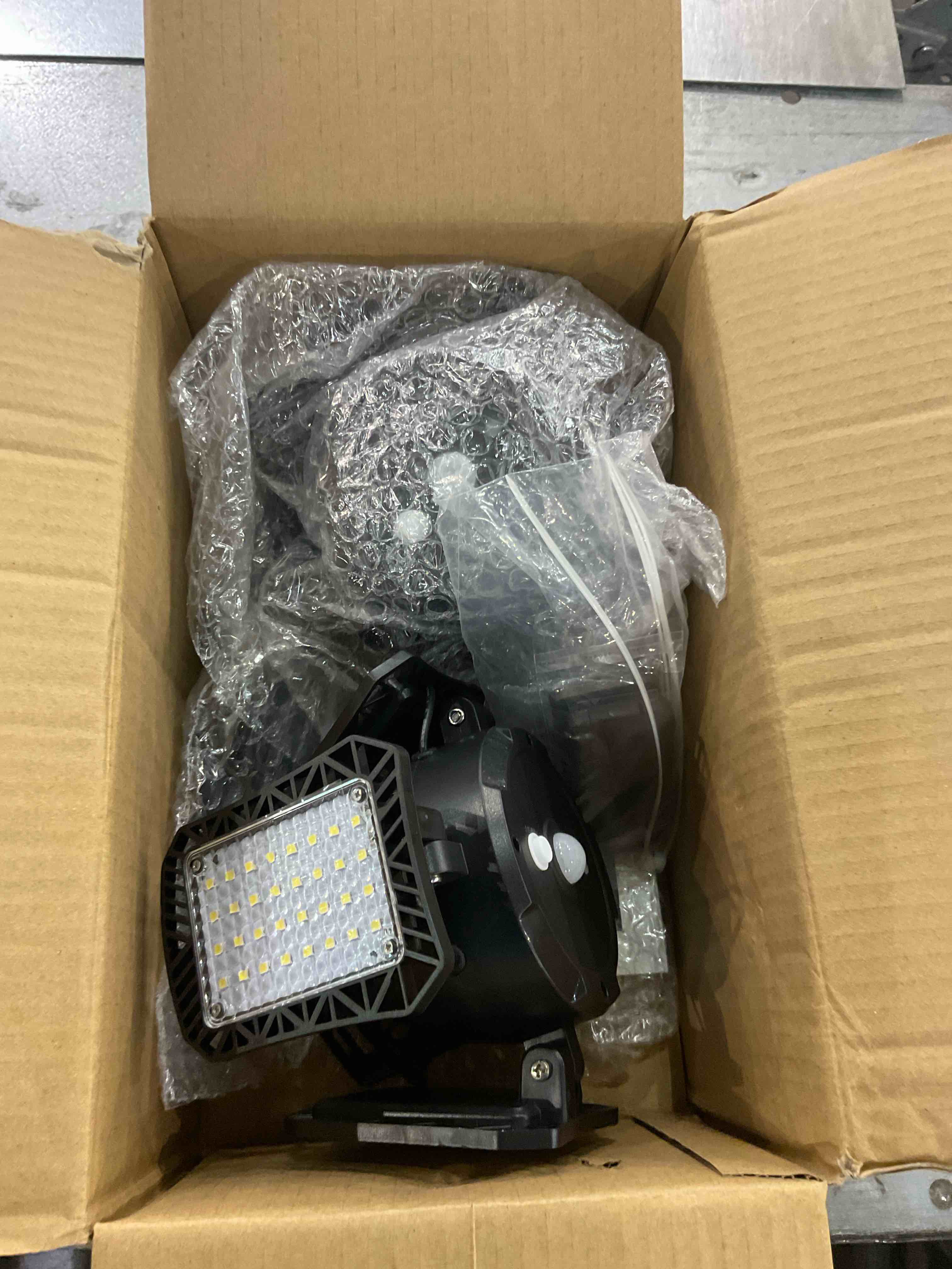 https://s3.amazonaws.com/lotting-images-prod/bidfta/EXS00780770_1701780796520.jpeg