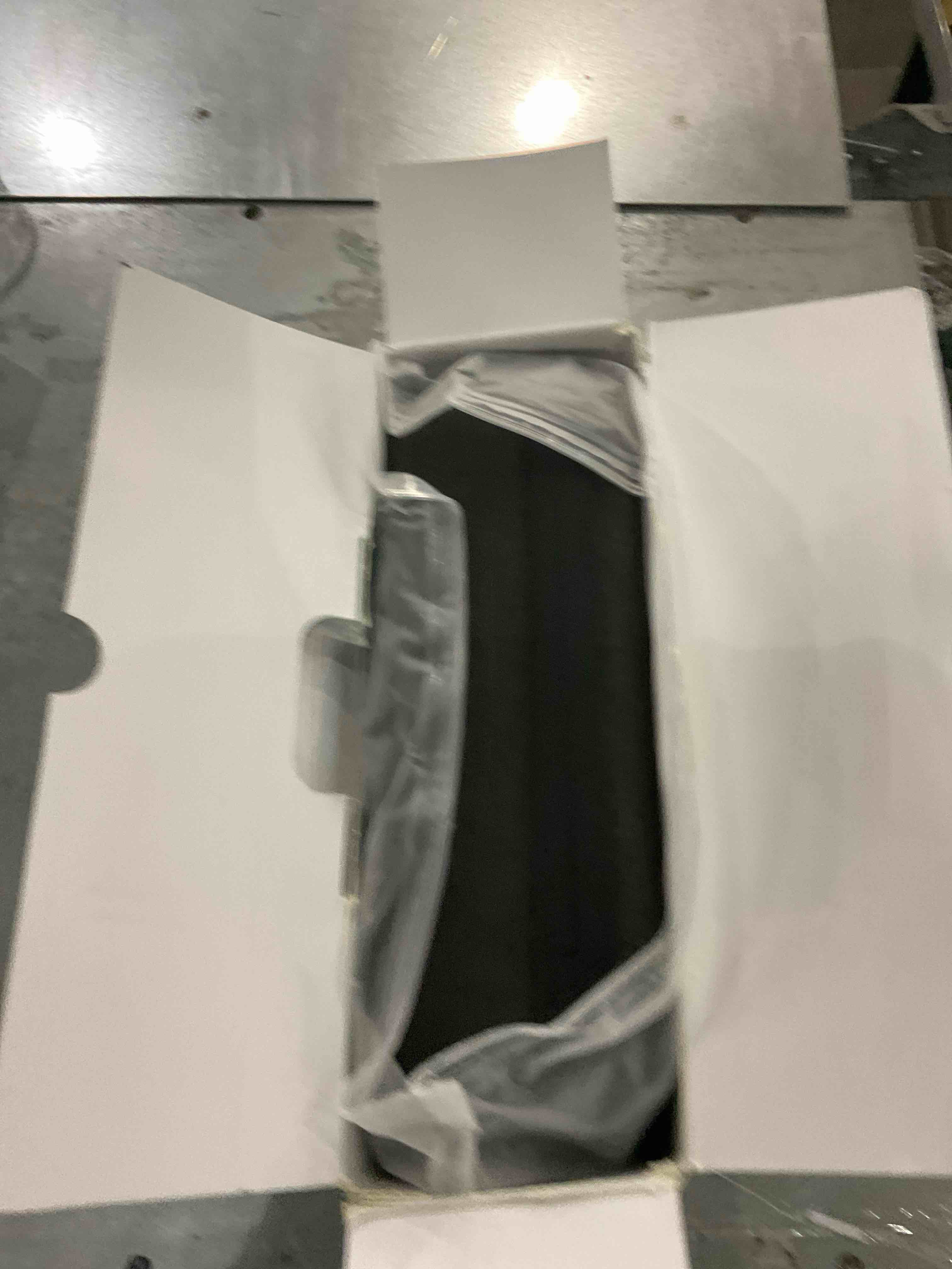 https://s3.amazonaws.com/lotting-images-prod/bidfta/EXS00780789_1701782619502.jpeg