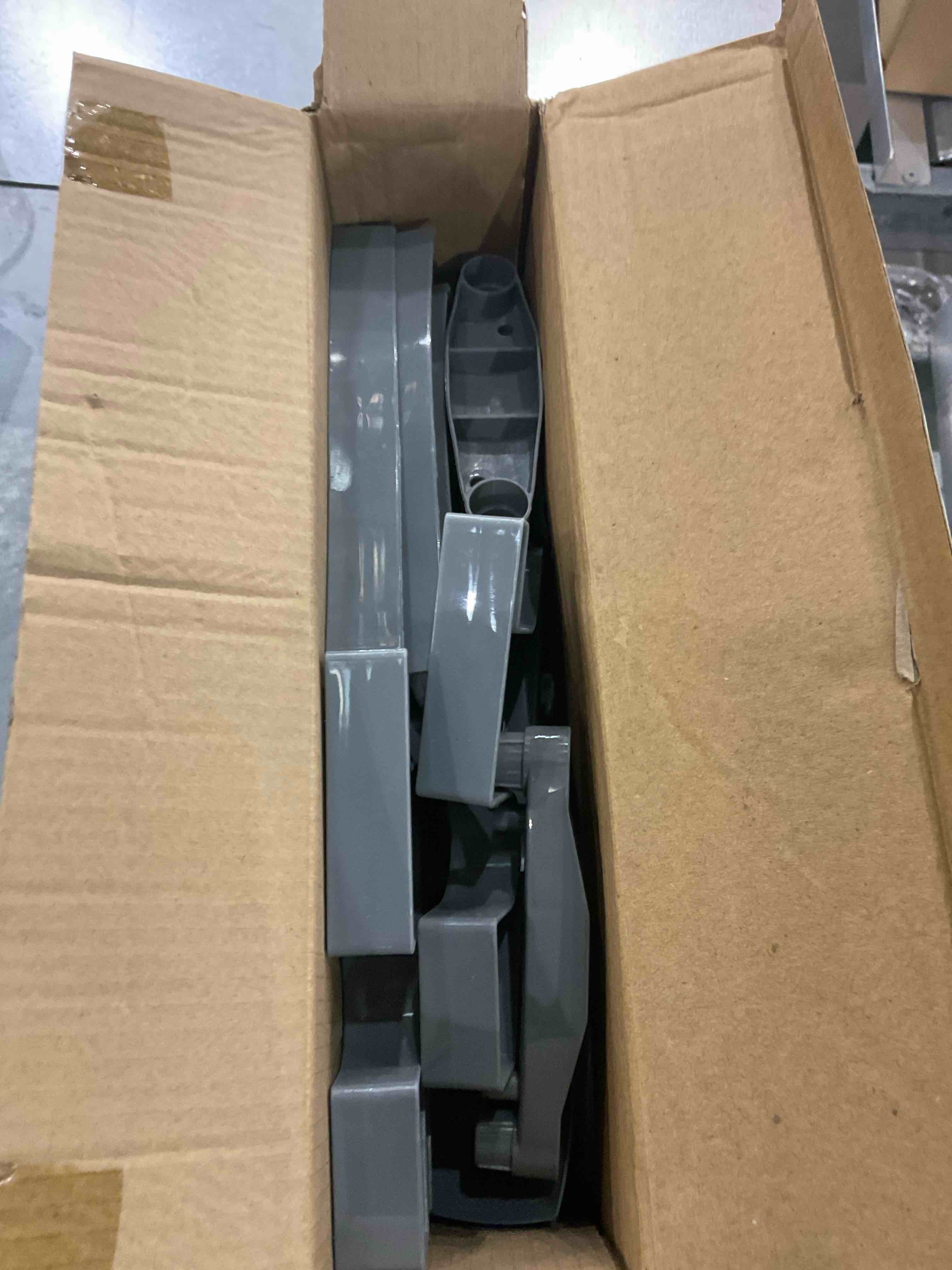 https://s3.amazonaws.com/lotting-images-prod/bidfta/EXS00780799_1701783381244.jpeg