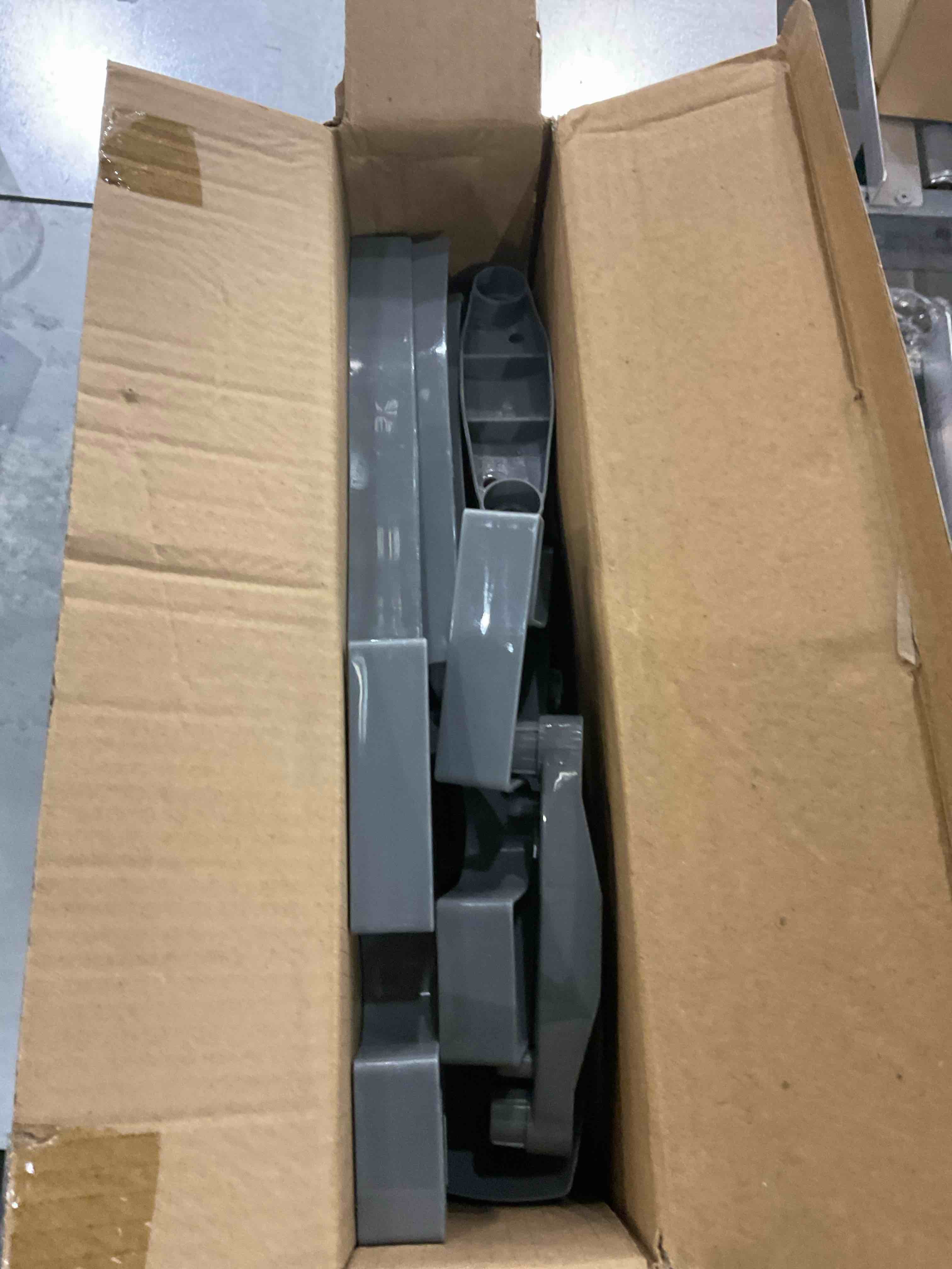 https://s3.amazonaws.com/lotting-images-prod/bidfta/EXS00780799_1701783382975.jpeg