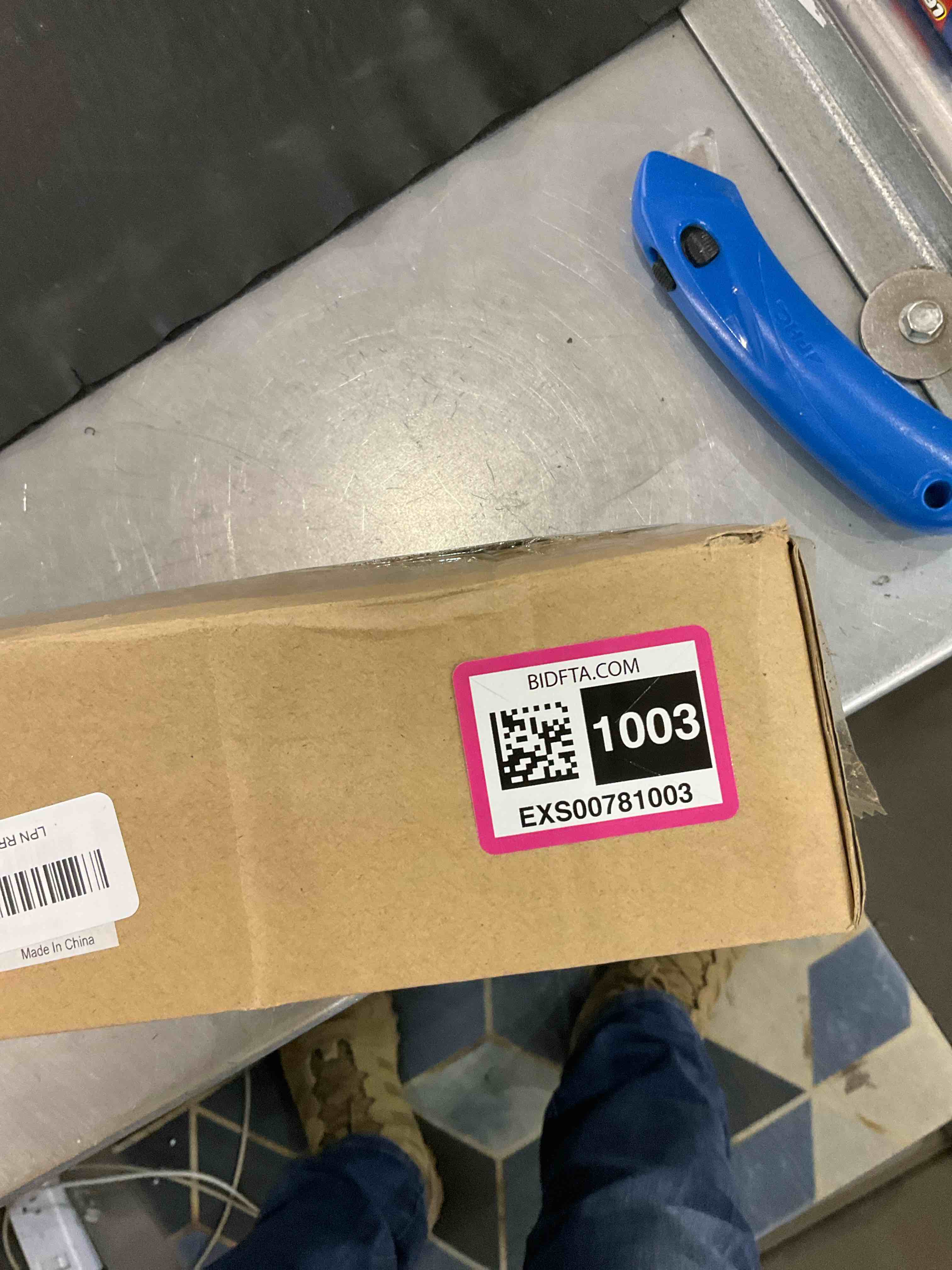 https://s3.amazonaws.com/lotting-images-prod/bidfta/EXS00781003_1701790446640.jpeg