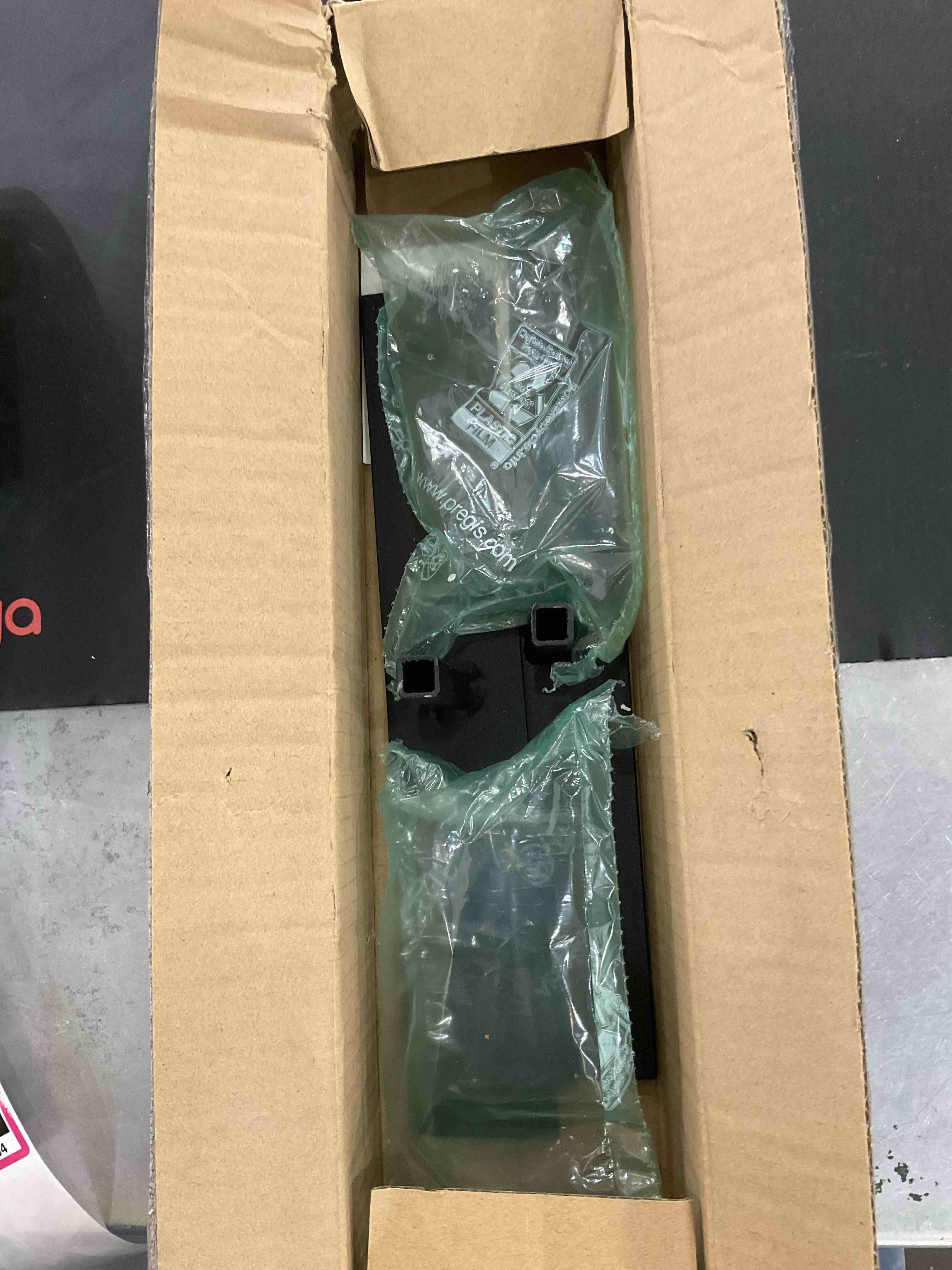 https://s3.amazonaws.com/lotting-images-prod/bidfta/EXS00781003_1701790467016.jpeg