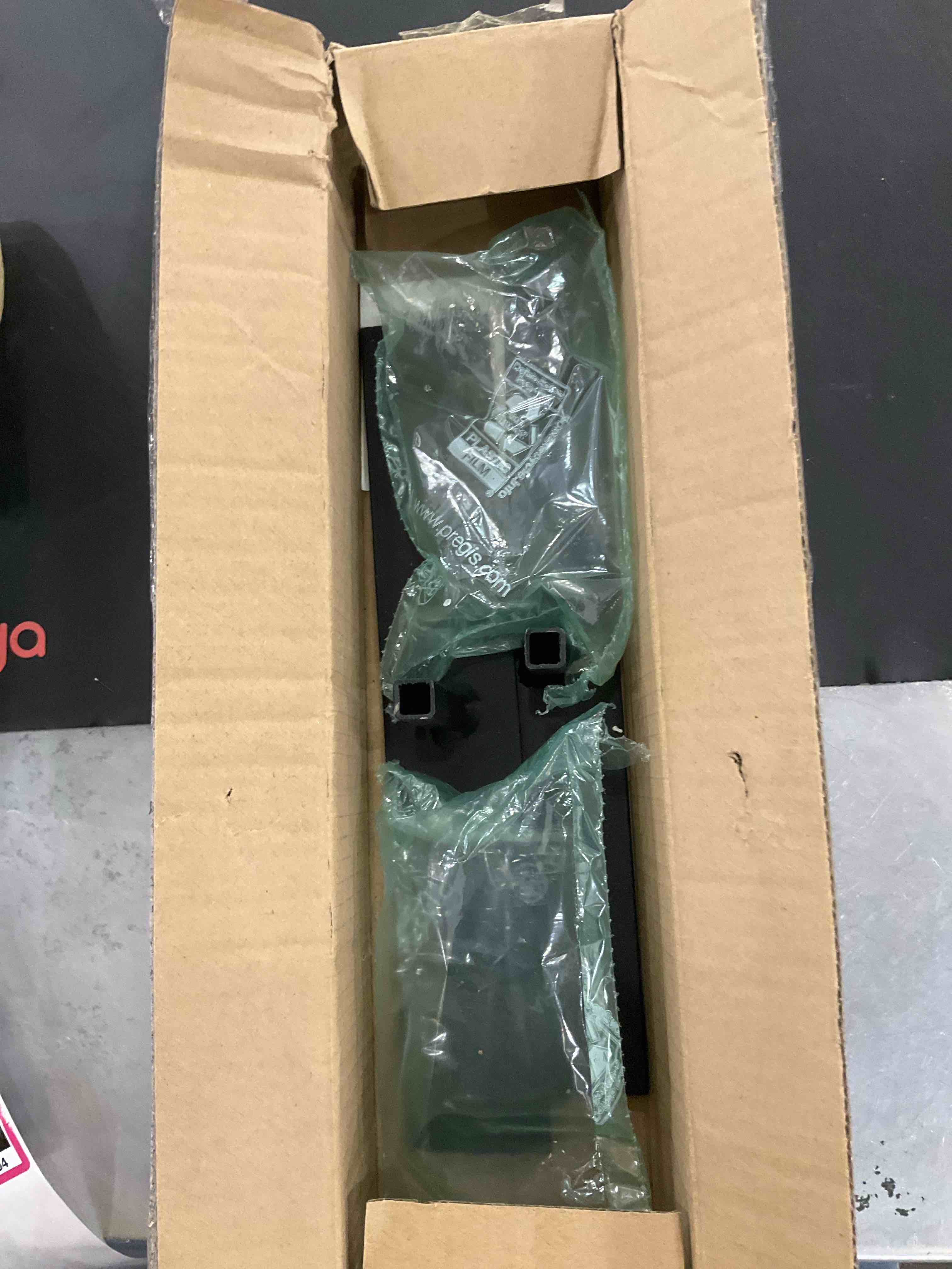 https://s3.amazonaws.com/lotting-images-prod/bidfta/EXS00781003_1701790468114.jpeg