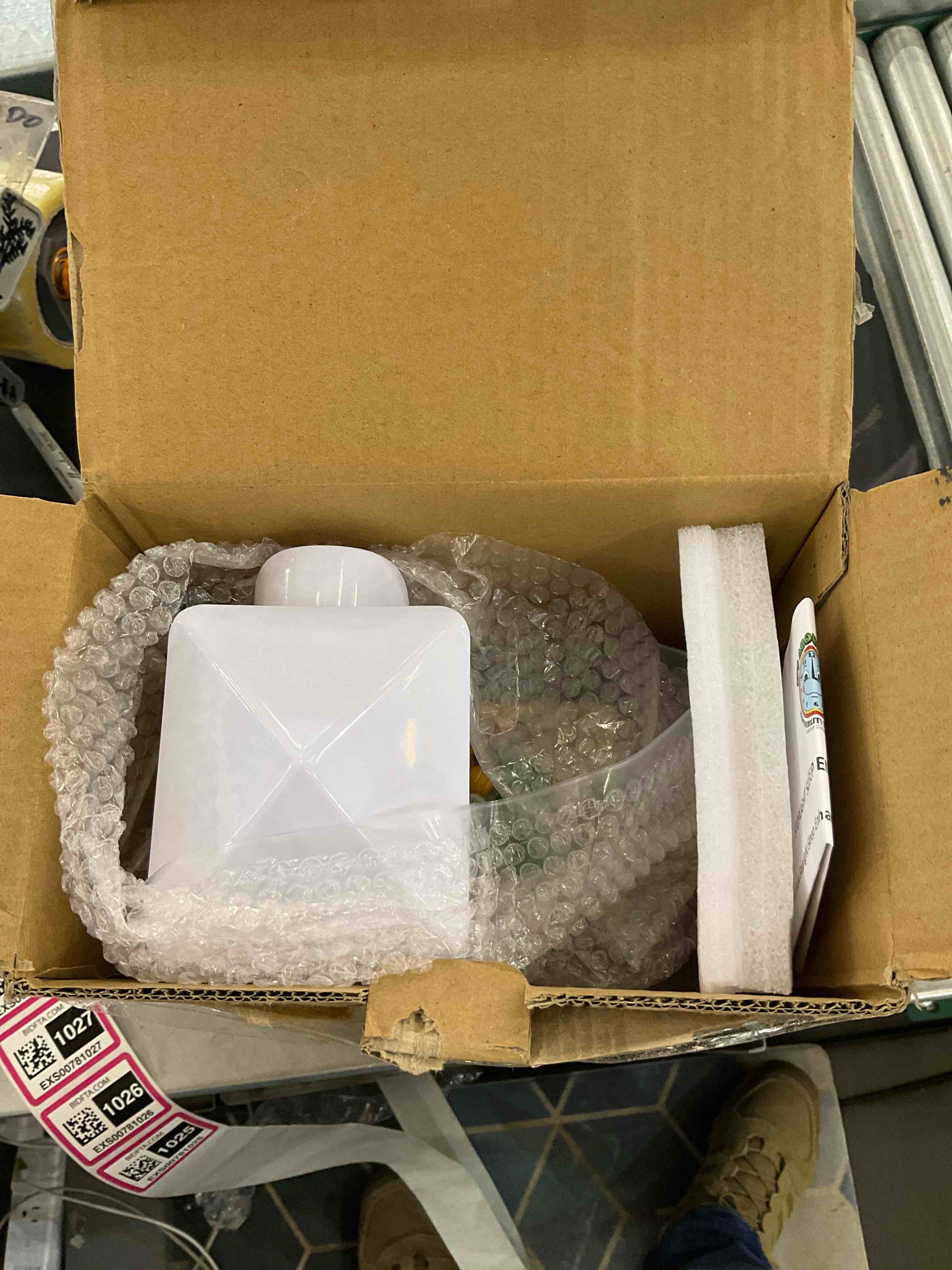 https://s3.amazonaws.com/lotting-images-prod/bidfta/EXS00781024_1701792808028.jpeg