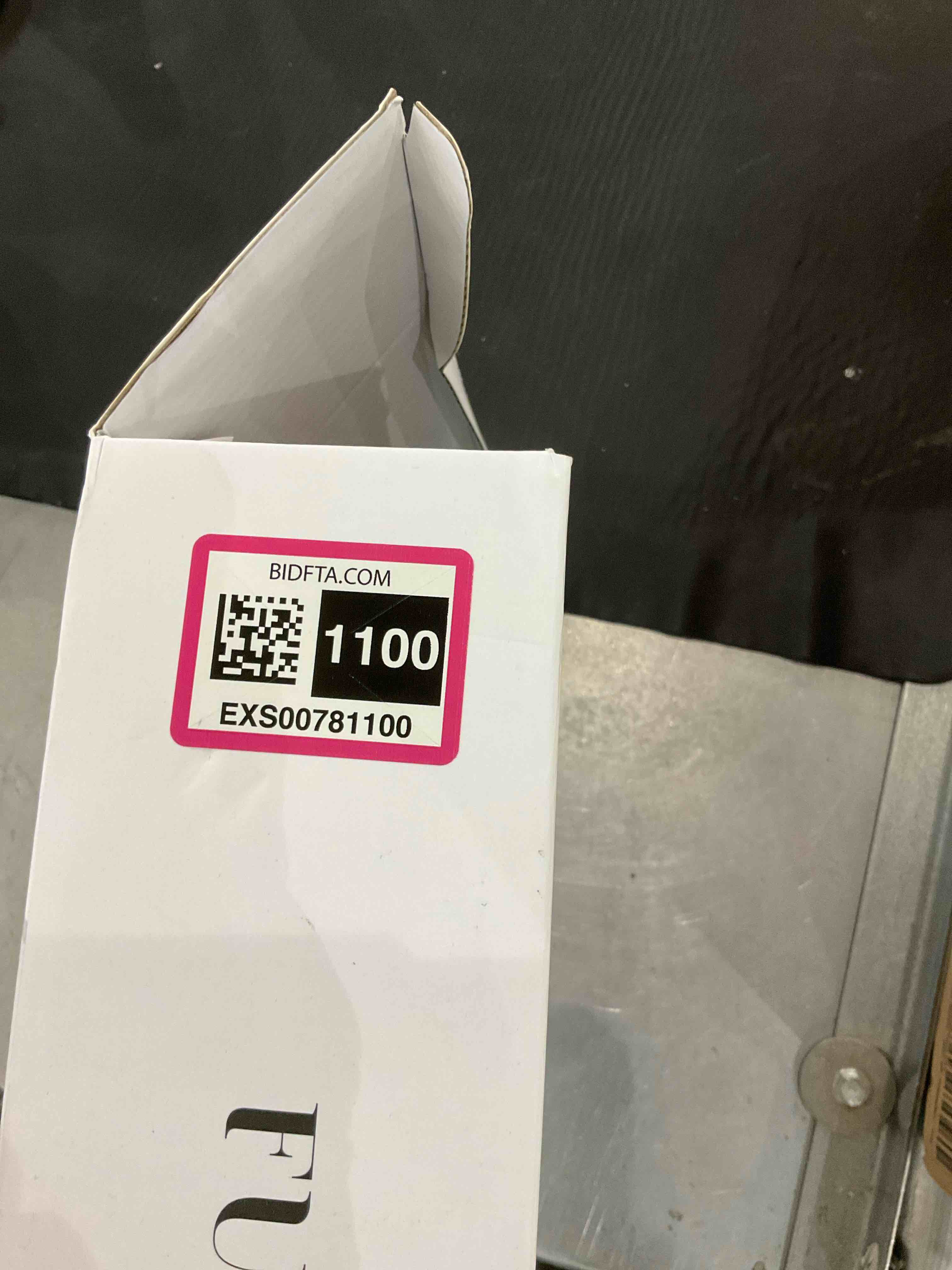 https://s3.amazonaws.com/lotting-images-prod/bidfta/EXS00781100_1701864838896.jpeg