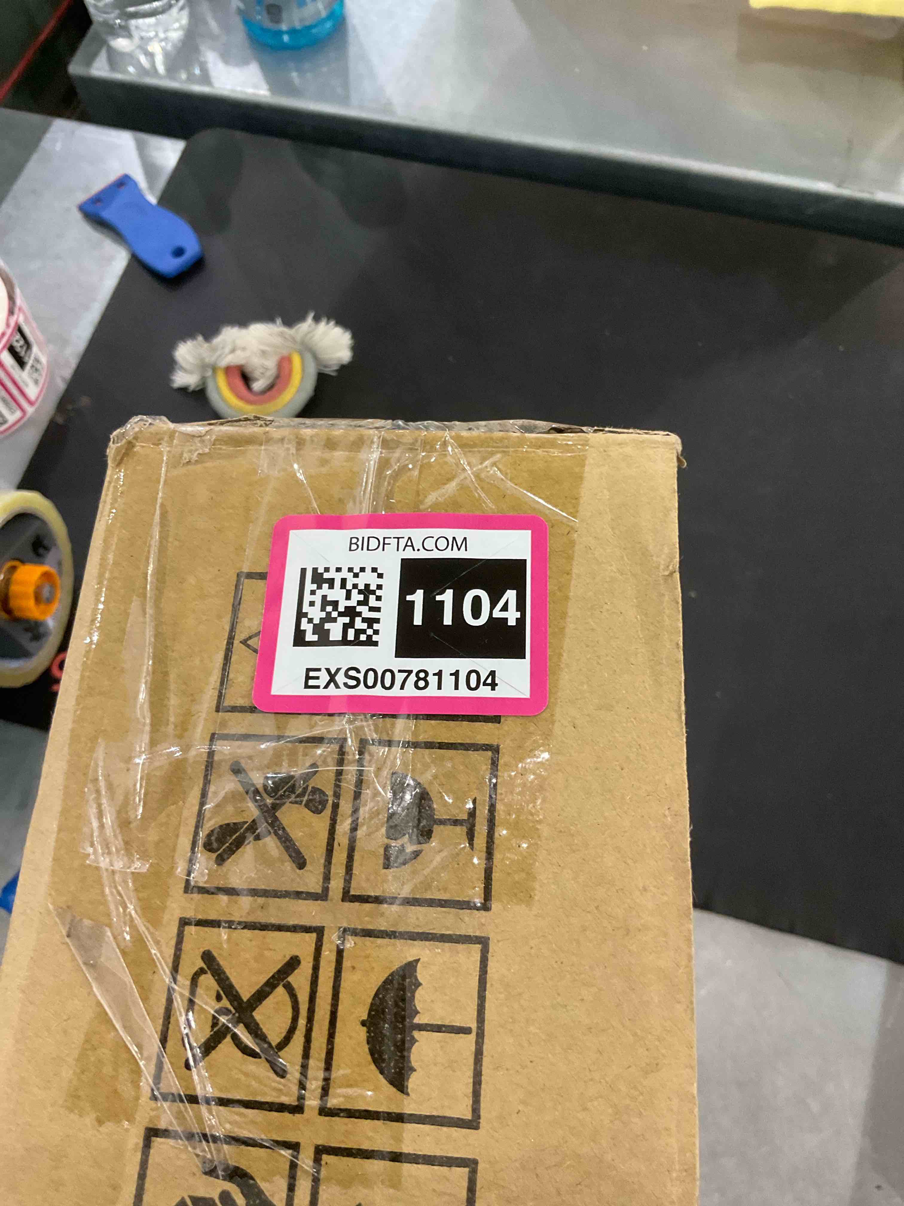 https://s3.amazonaws.com/lotting-images-prod/bidfta/EXS00781104_1701865145688.jpeg