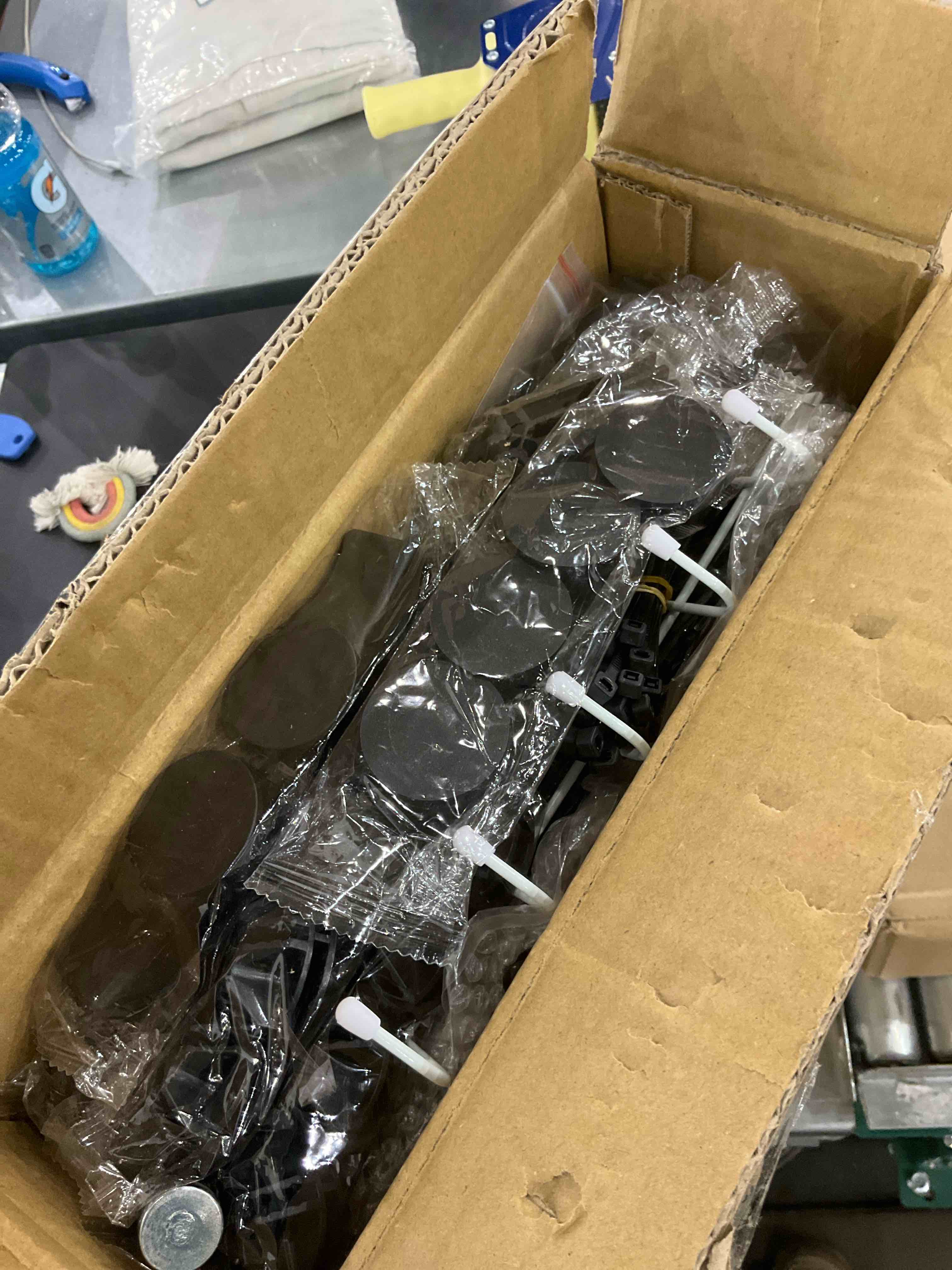 https://s3.amazonaws.com/lotting-images-prod/bidfta/EXS00781104_1701865174401.jpeg