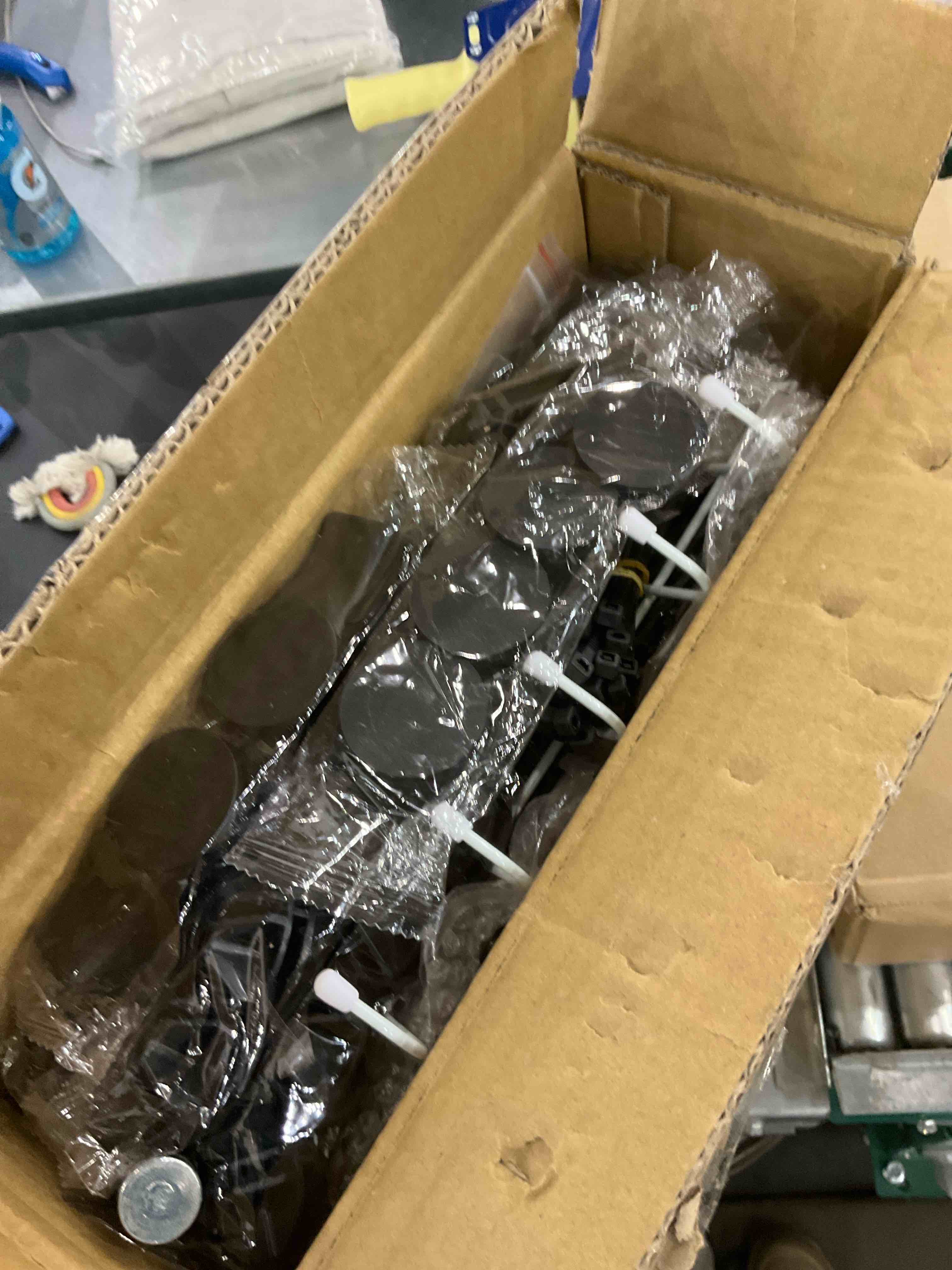 https://s3.amazonaws.com/lotting-images-prod/bidfta/EXS00781104_1701865175533.jpeg