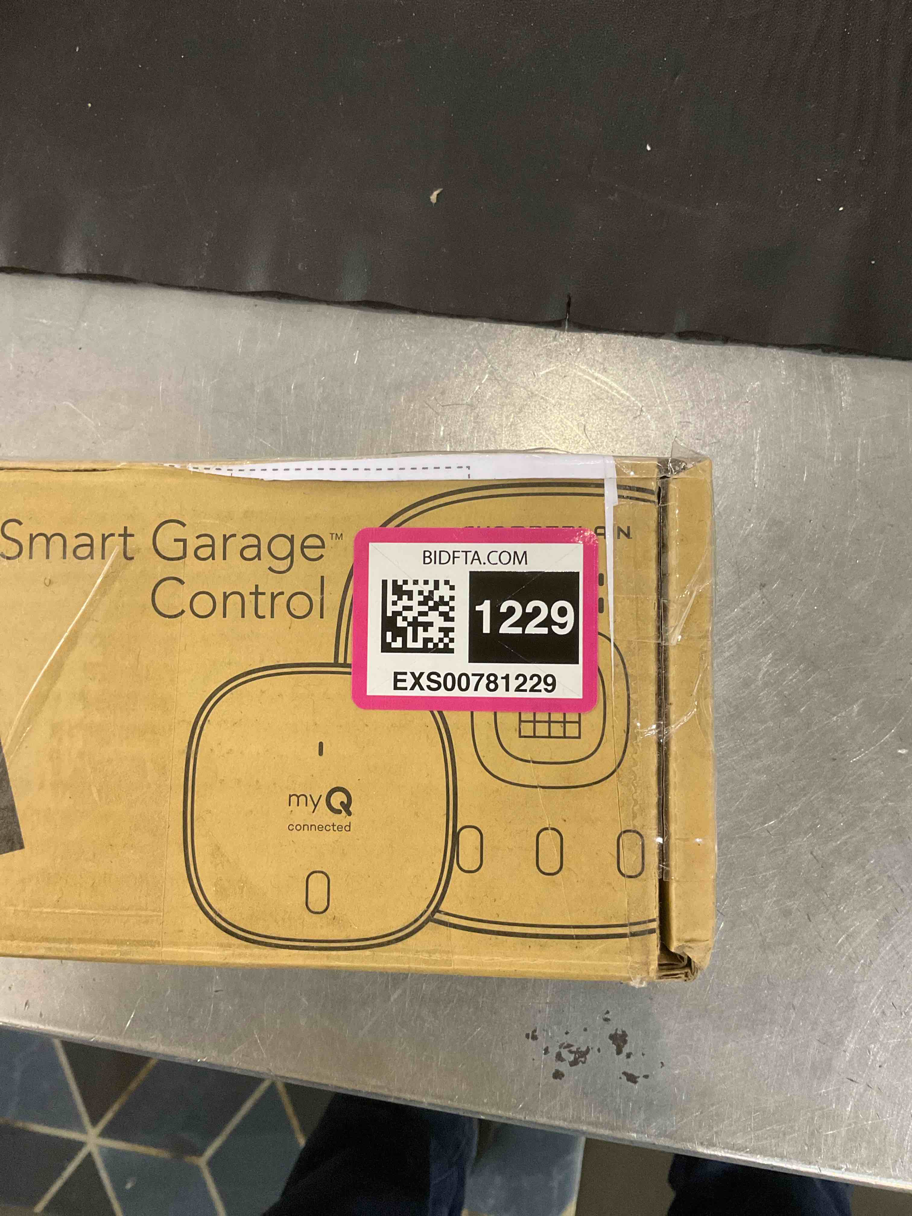 https://s3.amazonaws.com/lotting-images-prod/bidfta/EXS00781229_1701955333712.jpeg