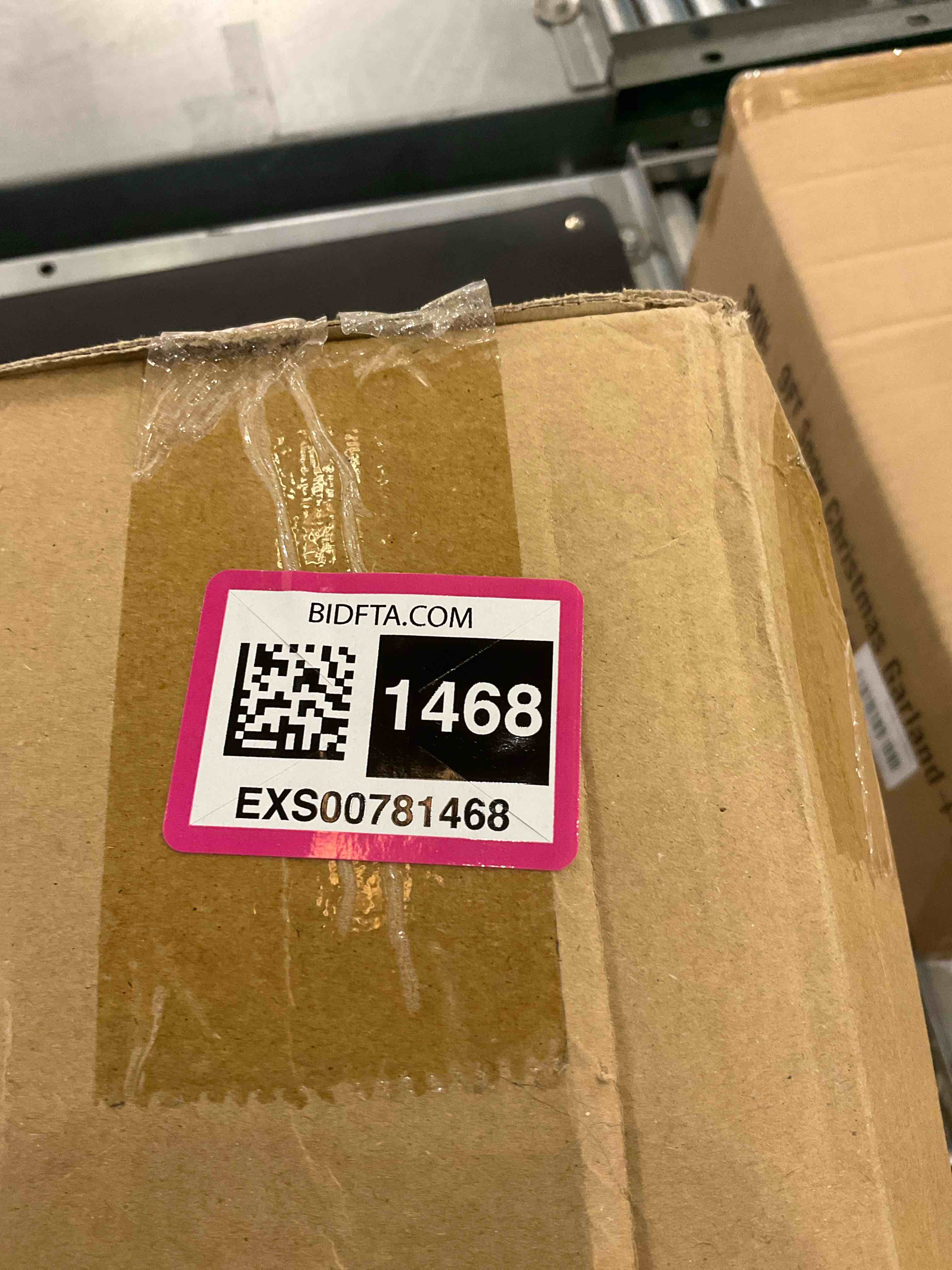 https://s3.amazonaws.com/lotting-images-prod/bidfta/EXS00781468_1702396664640.jpeg