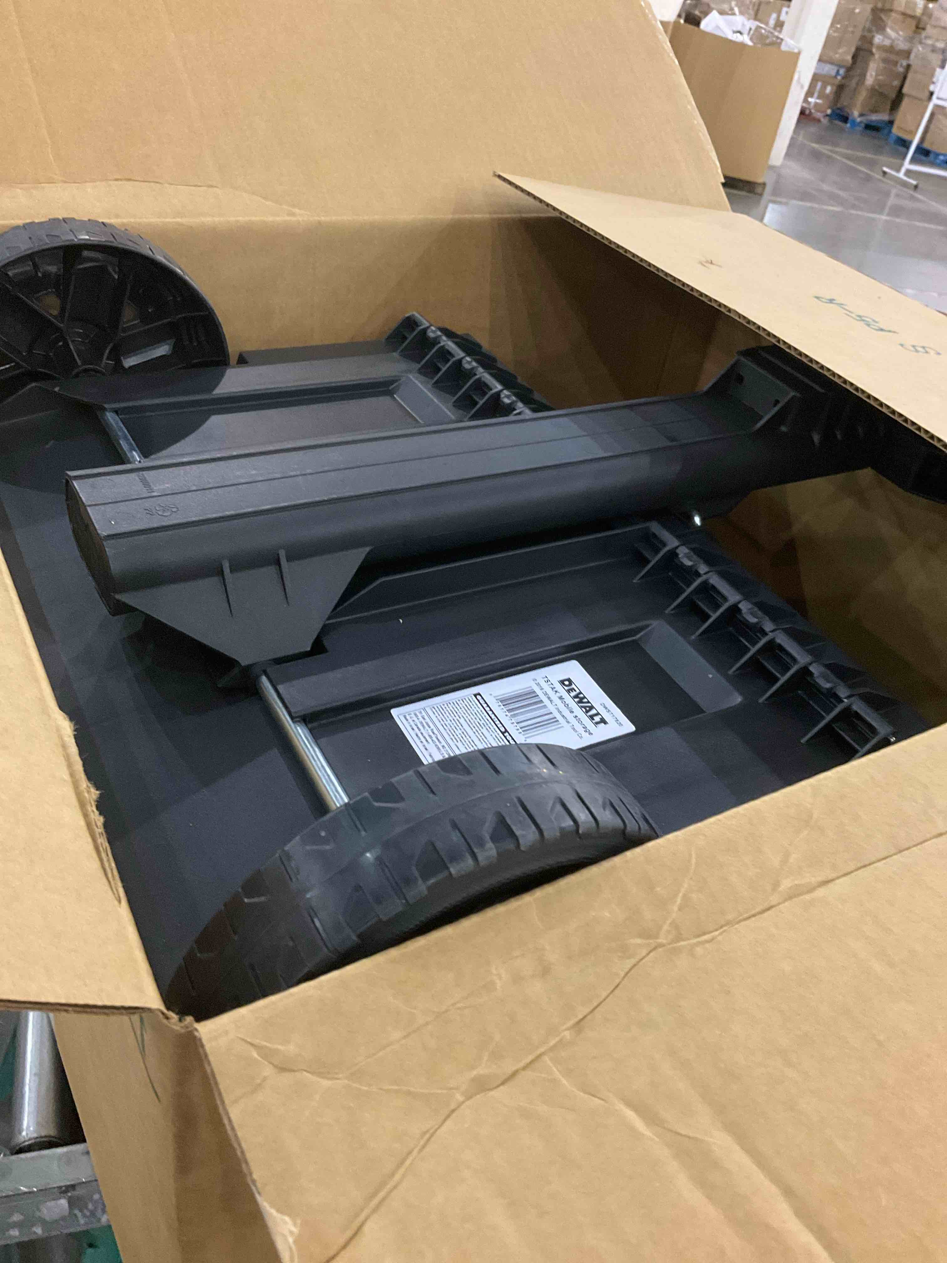 https://s3.amazonaws.com/lotting-images-prod/bidfta/EXS00781571_1701694905645.jpeg