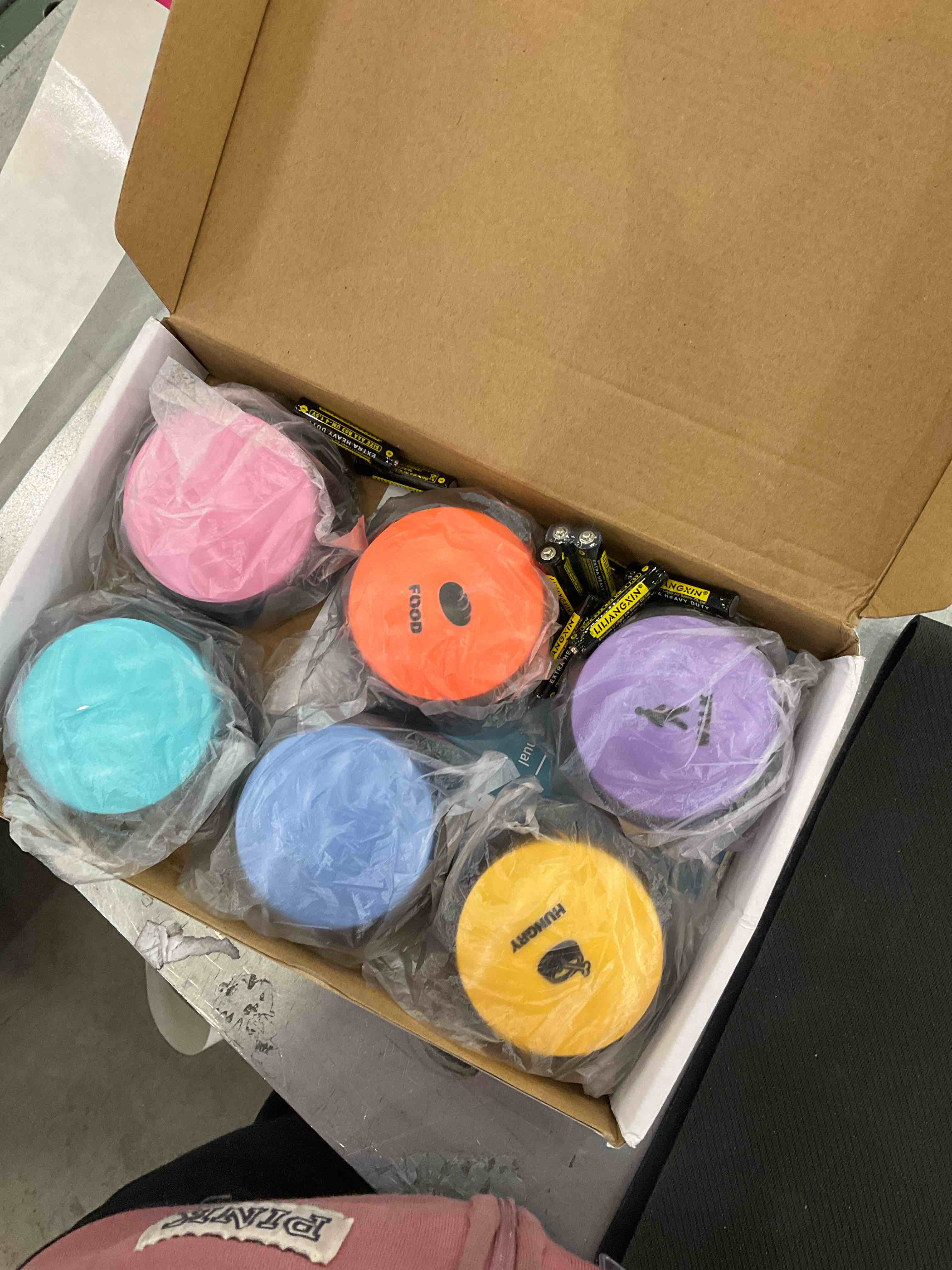 https://s3.amazonaws.com/lotting-images-prod/bidfta/EXS00781677_1701706186569.jpeg