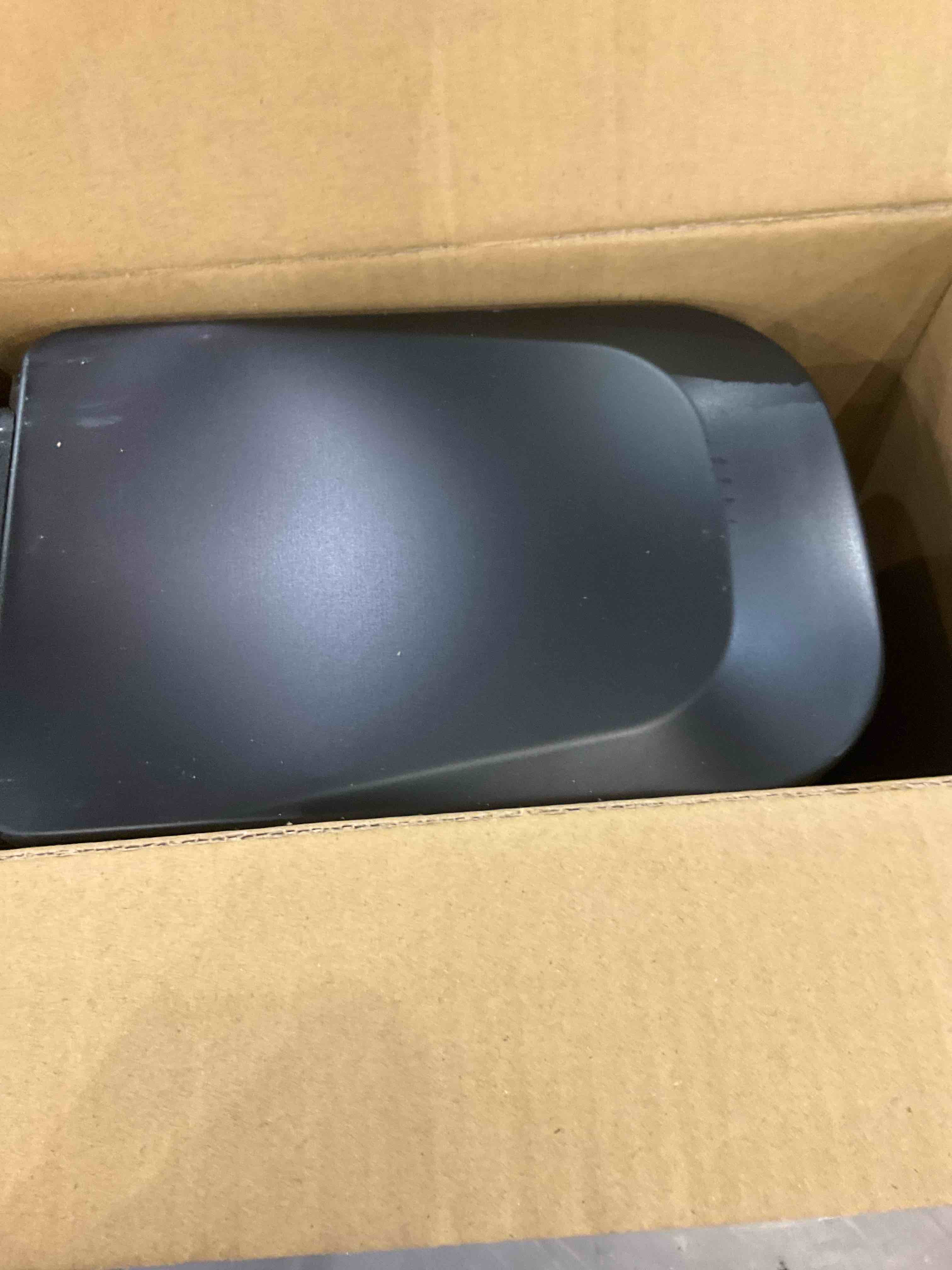 https://s3.amazonaws.com/lotting-images-prod/bidfta/EXS00781943_1701788015771.jpeg