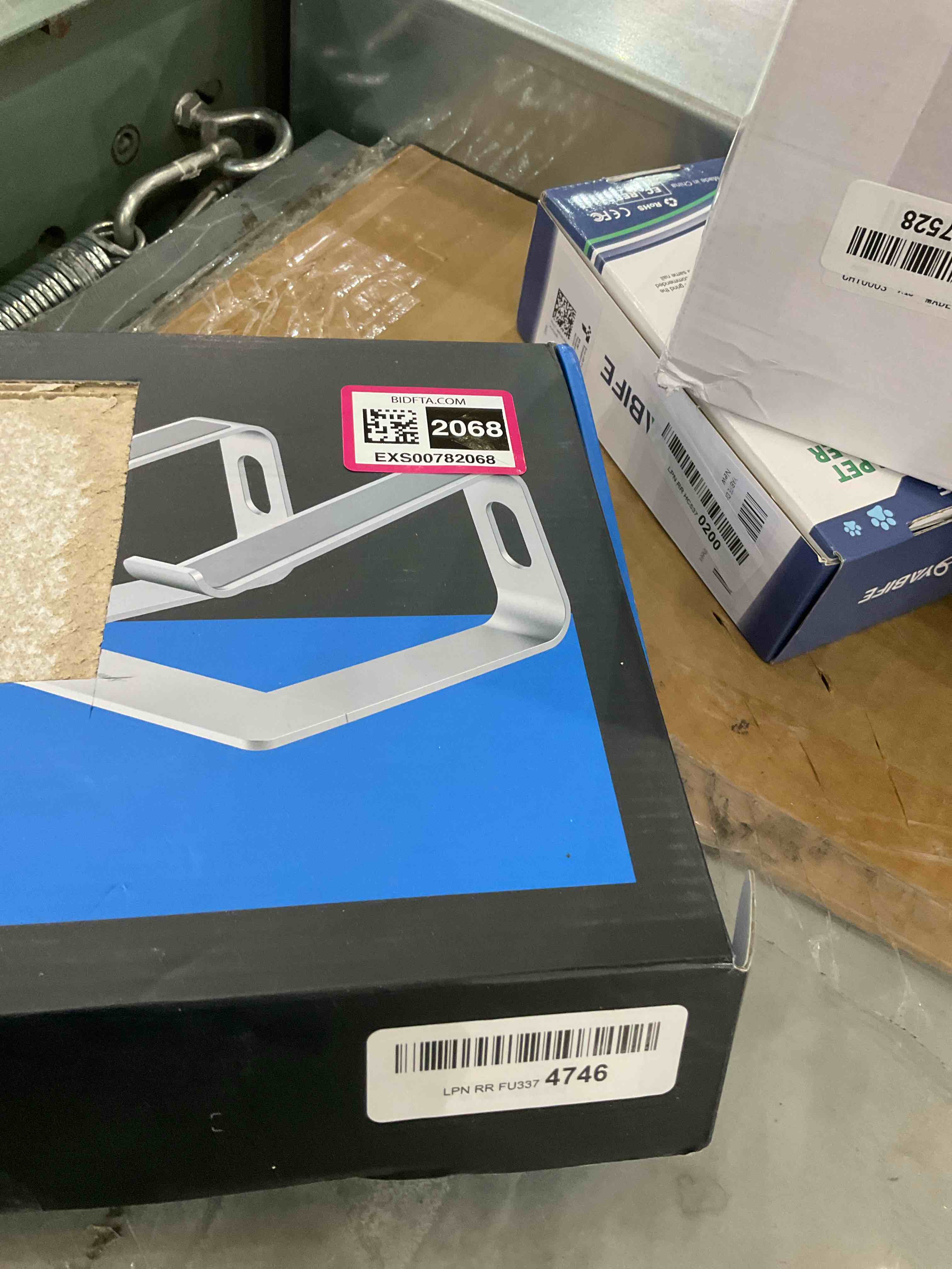 https://s3.amazonaws.com/lotting-images-prod/bidfta/EXS00782068_1701362377101.jpeg