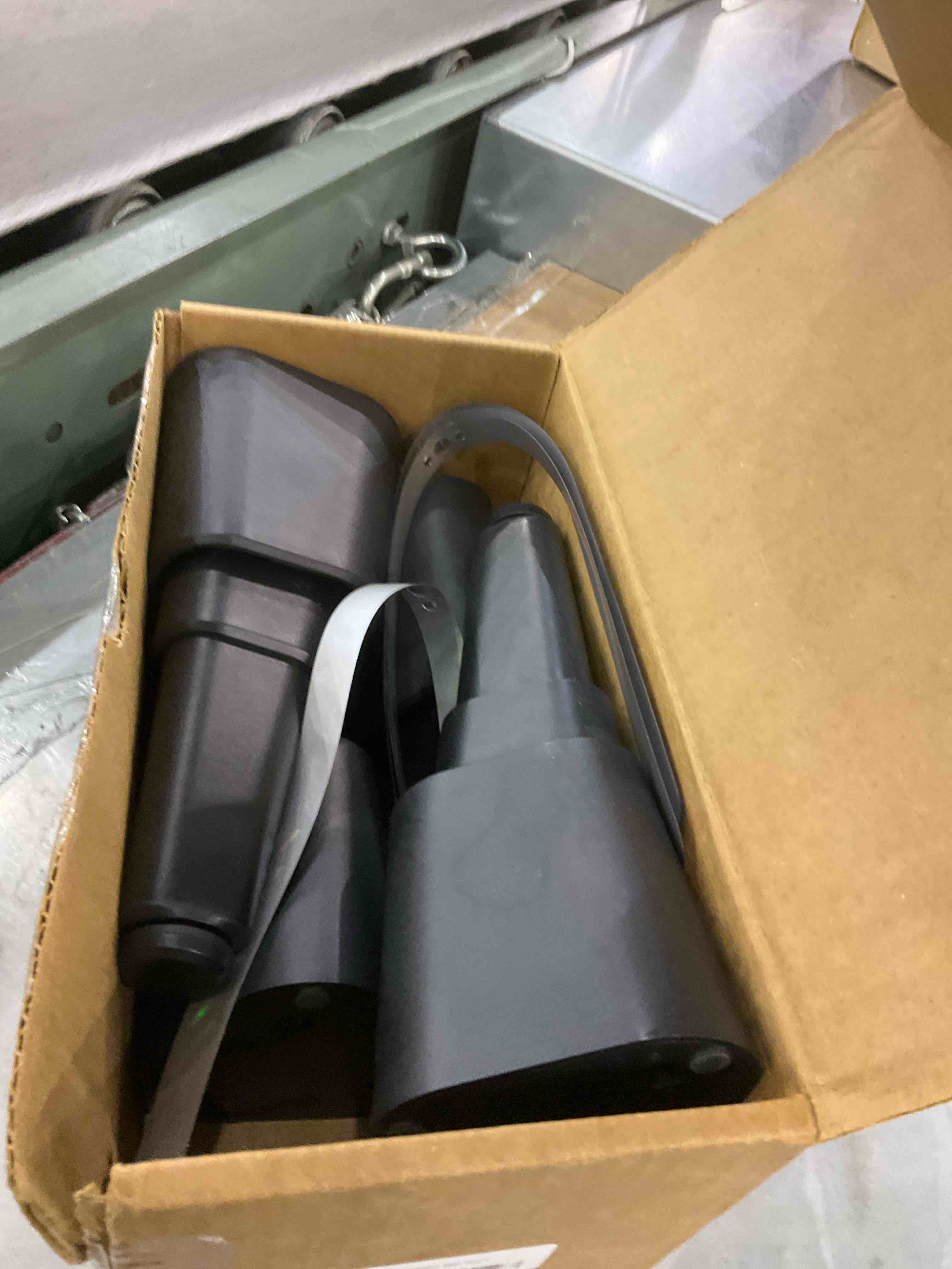 https://s3.amazonaws.com/lotting-images-prod/bidfta/EXS00782245_1701778485725.jpeg