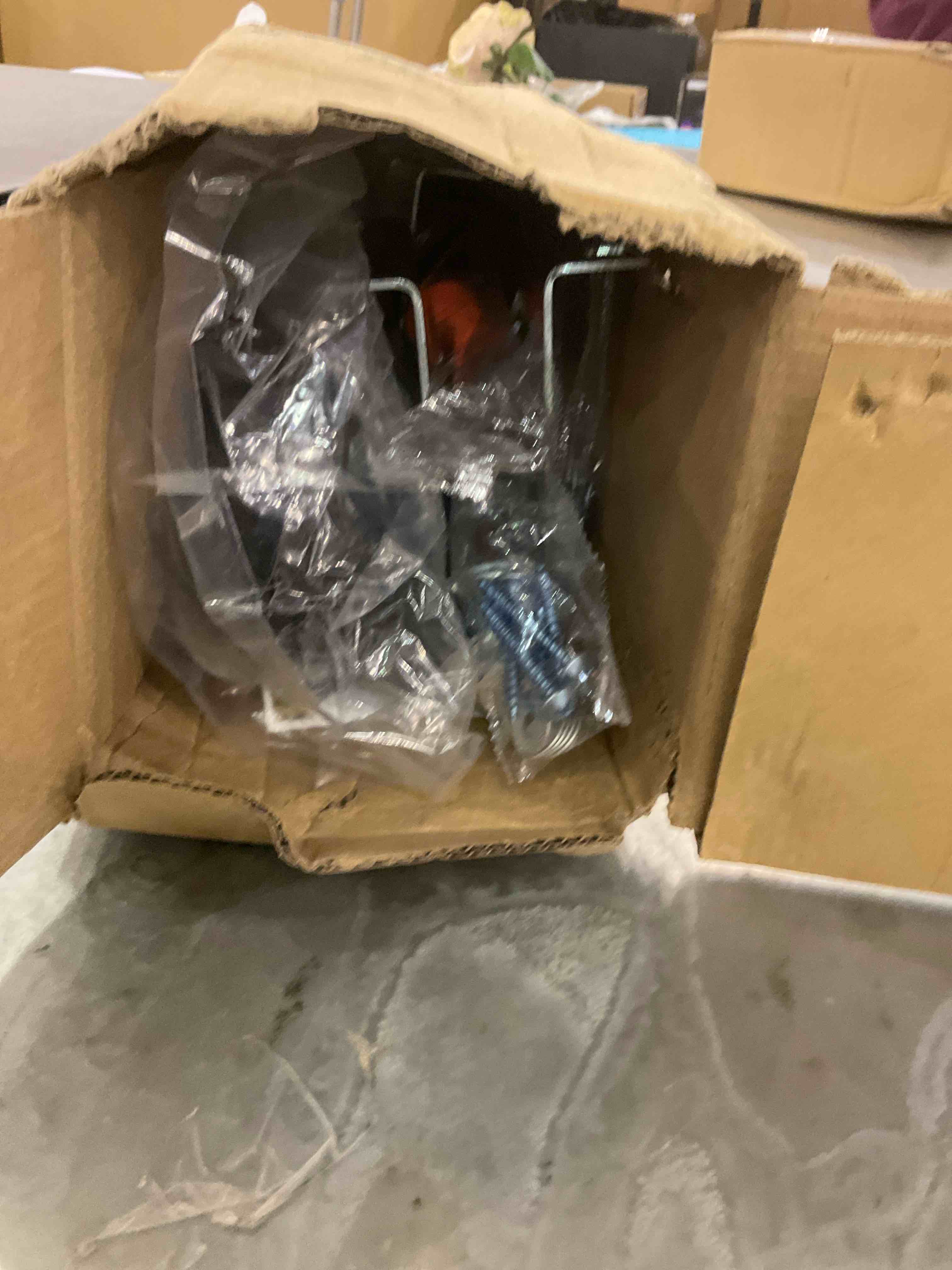 https://s3.amazonaws.com/lotting-images-prod/bidfta/EXS00782318_1701787523627.jpeg