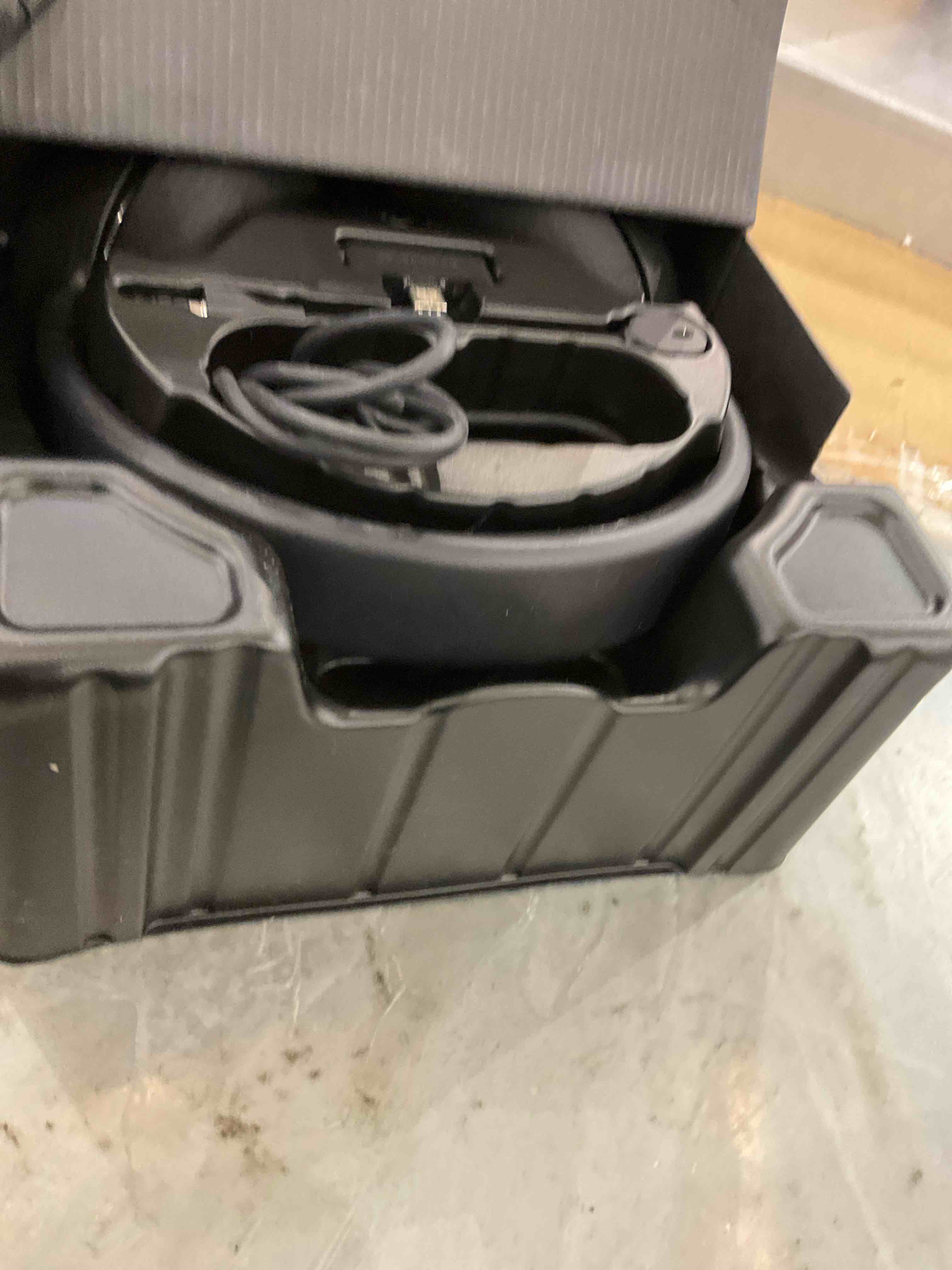 https://s3.amazonaws.com/lotting-images-prod/bidfta/EXS00782337_1701790141276.jpeg
