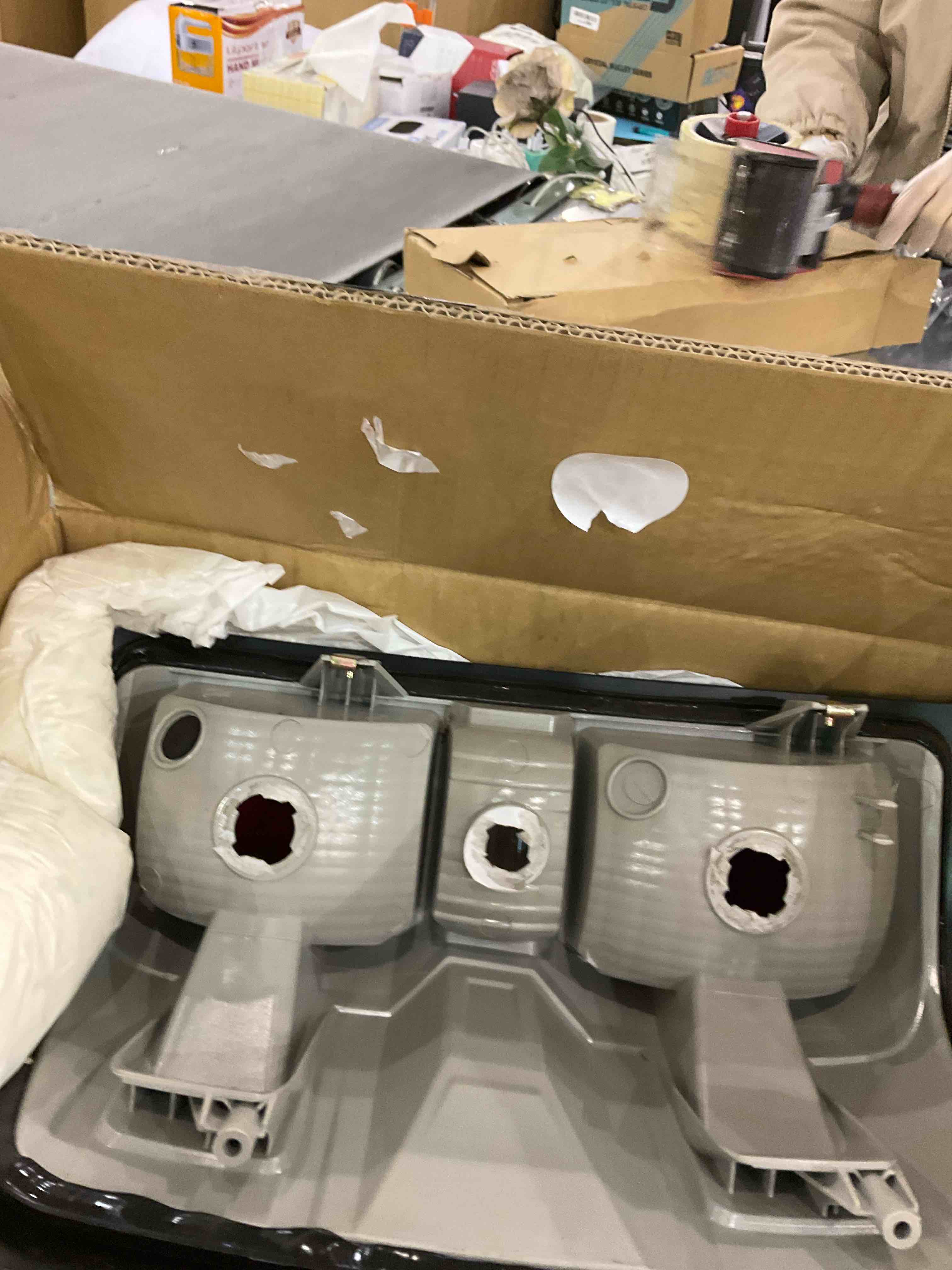 https://s3.amazonaws.com/lotting-images-prod/bidfta/EXS00782445_1701865395634.jpeg