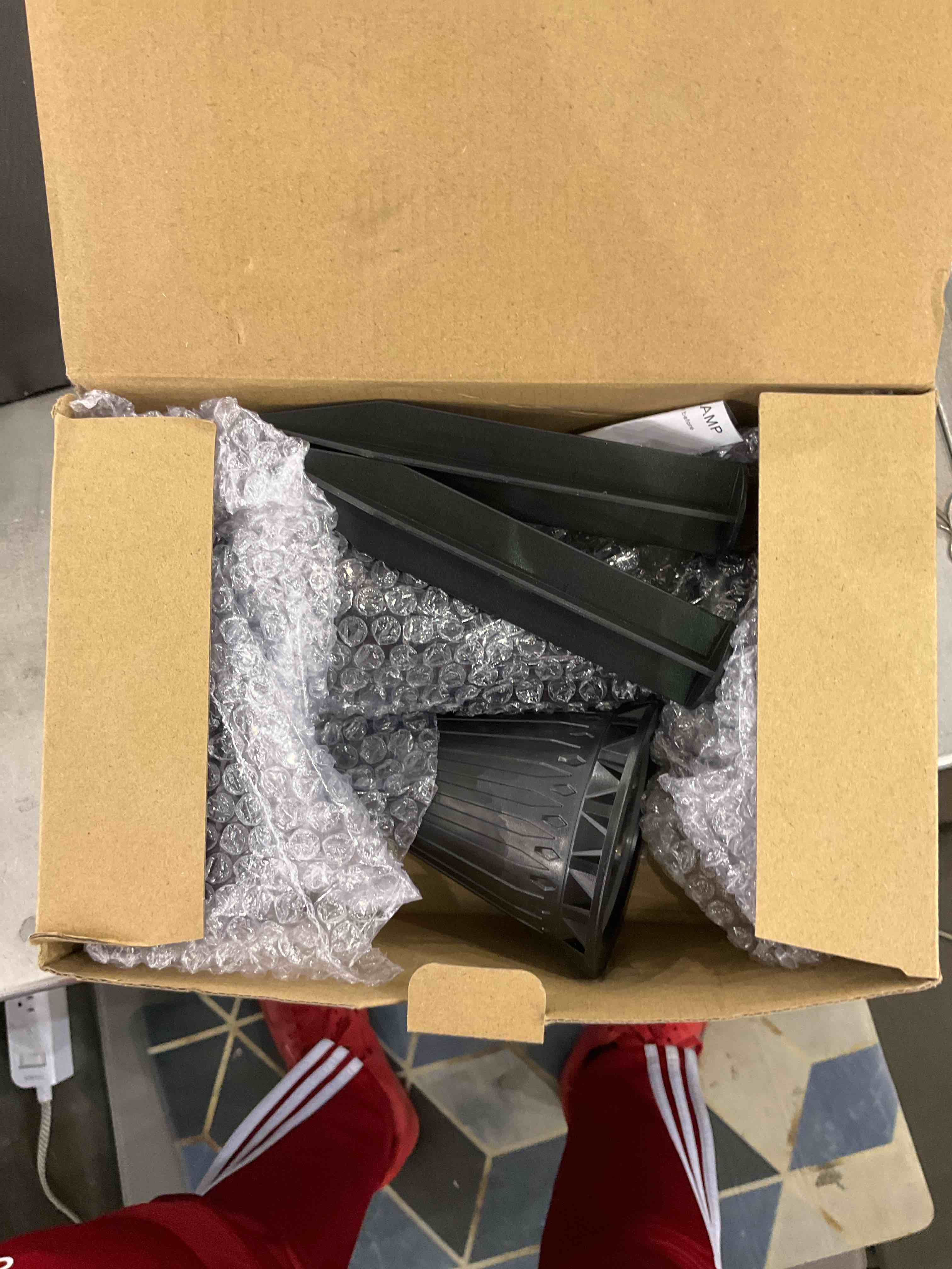 https://s3.amazonaws.com/lotting-images-prod/bidfta/EXS00783202_1701453362802.jpeg