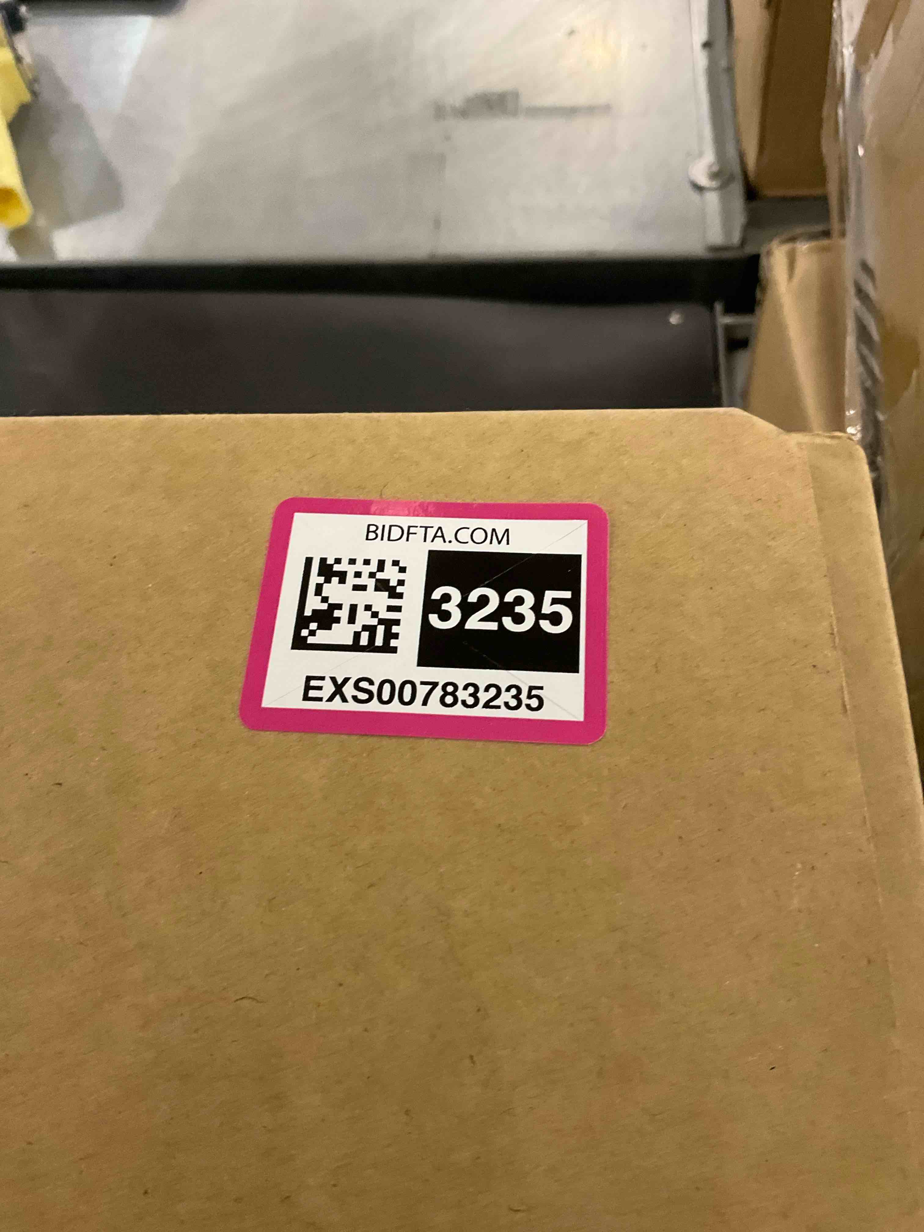 https://s3.amazonaws.com/lotting-images-prod/bidfta/EXS00783235_1701458806978.jpeg