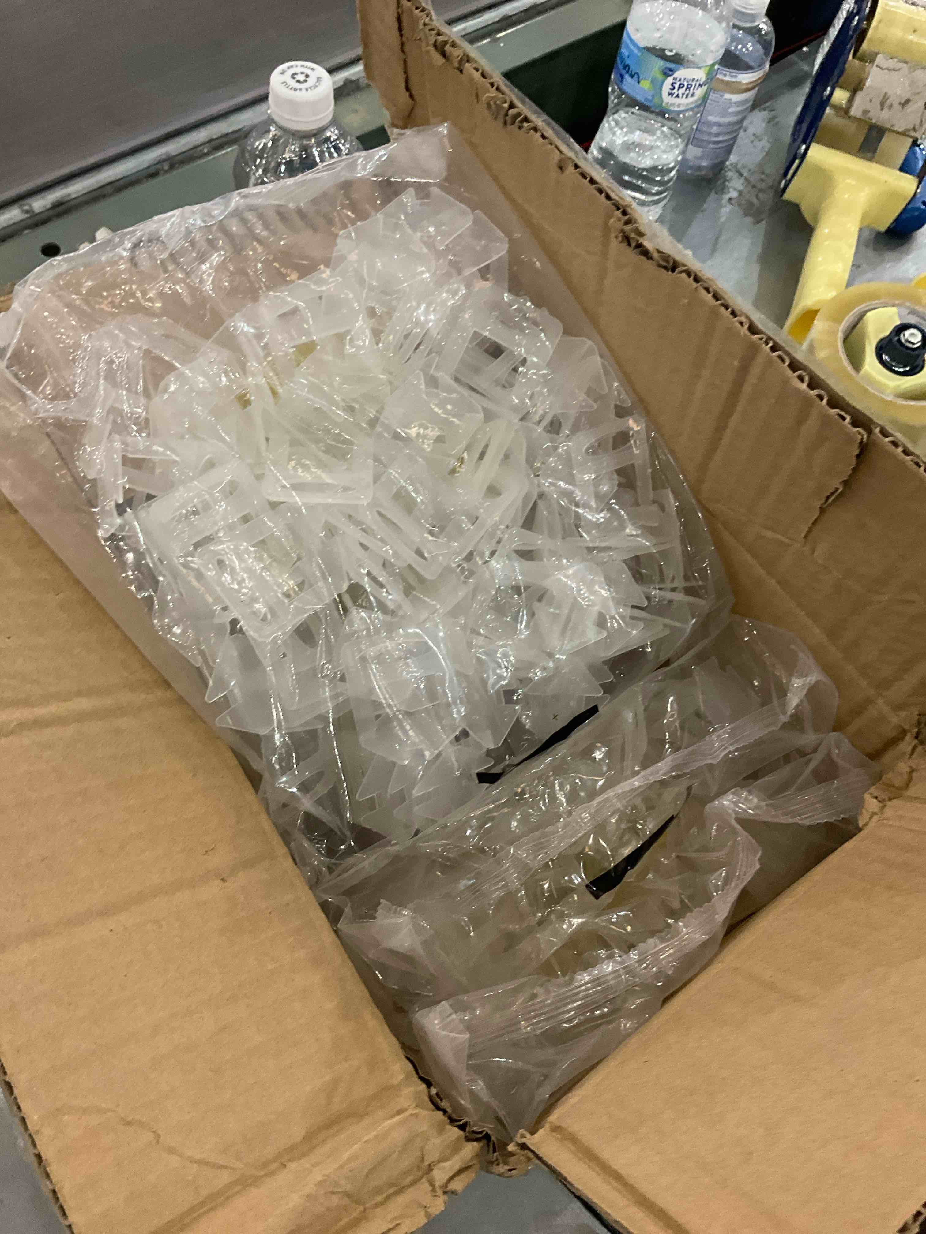 https://s3.amazonaws.com/lotting-images-prod/bidfta/EXS00783342_1701713273856.jpeg