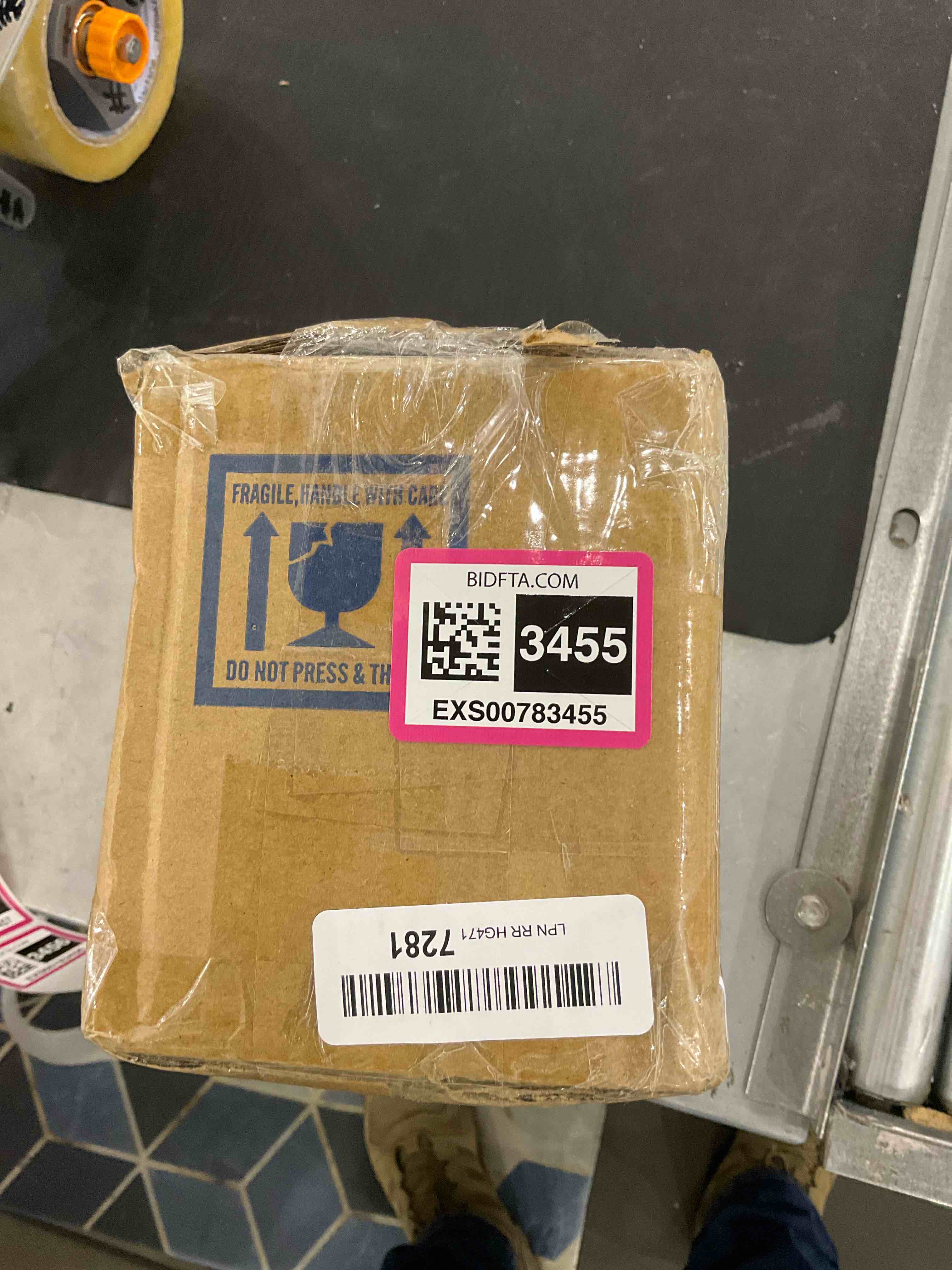 https://s3.amazonaws.com/lotting-images-prod/bidfta/EXS00783455_1701783722656.jpeg