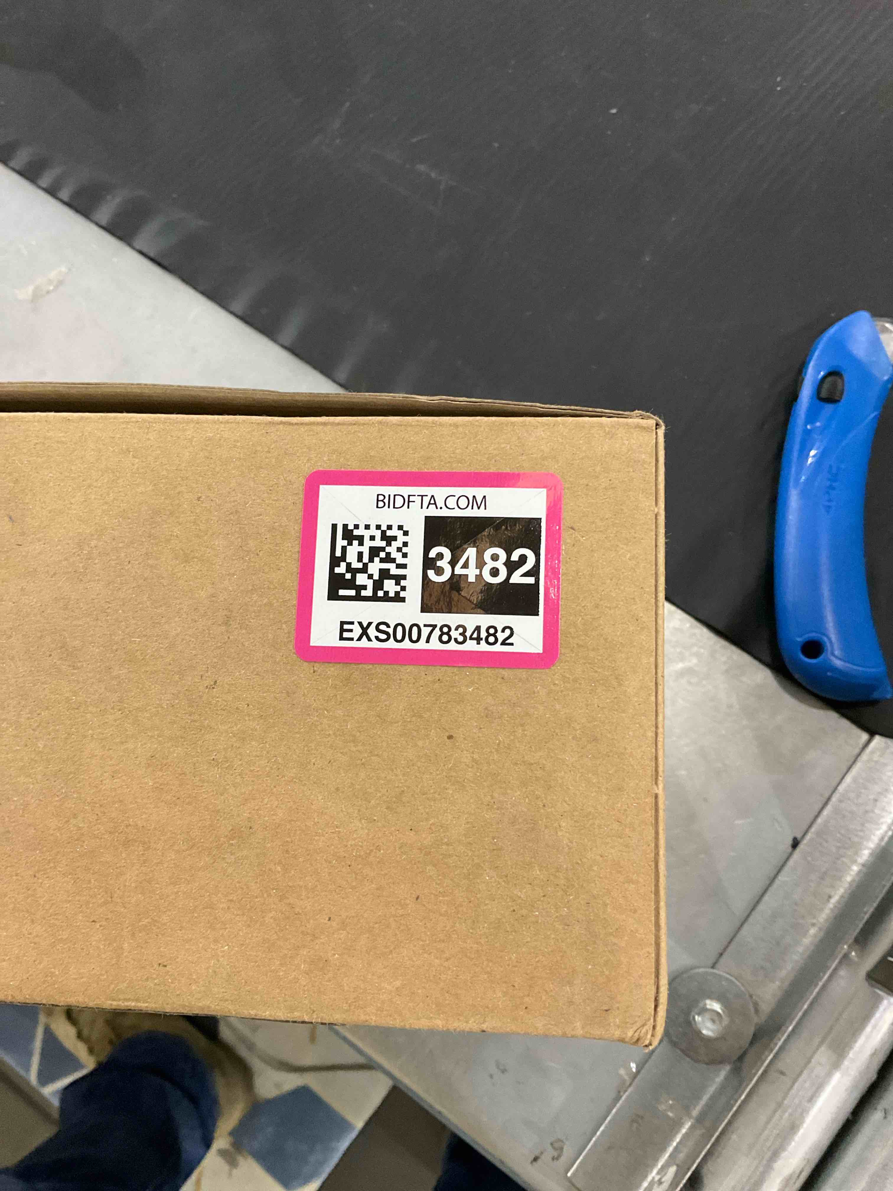 https://s3.amazonaws.com/lotting-images-prod/bidfta/EXS00783482_1701788305577.jpeg