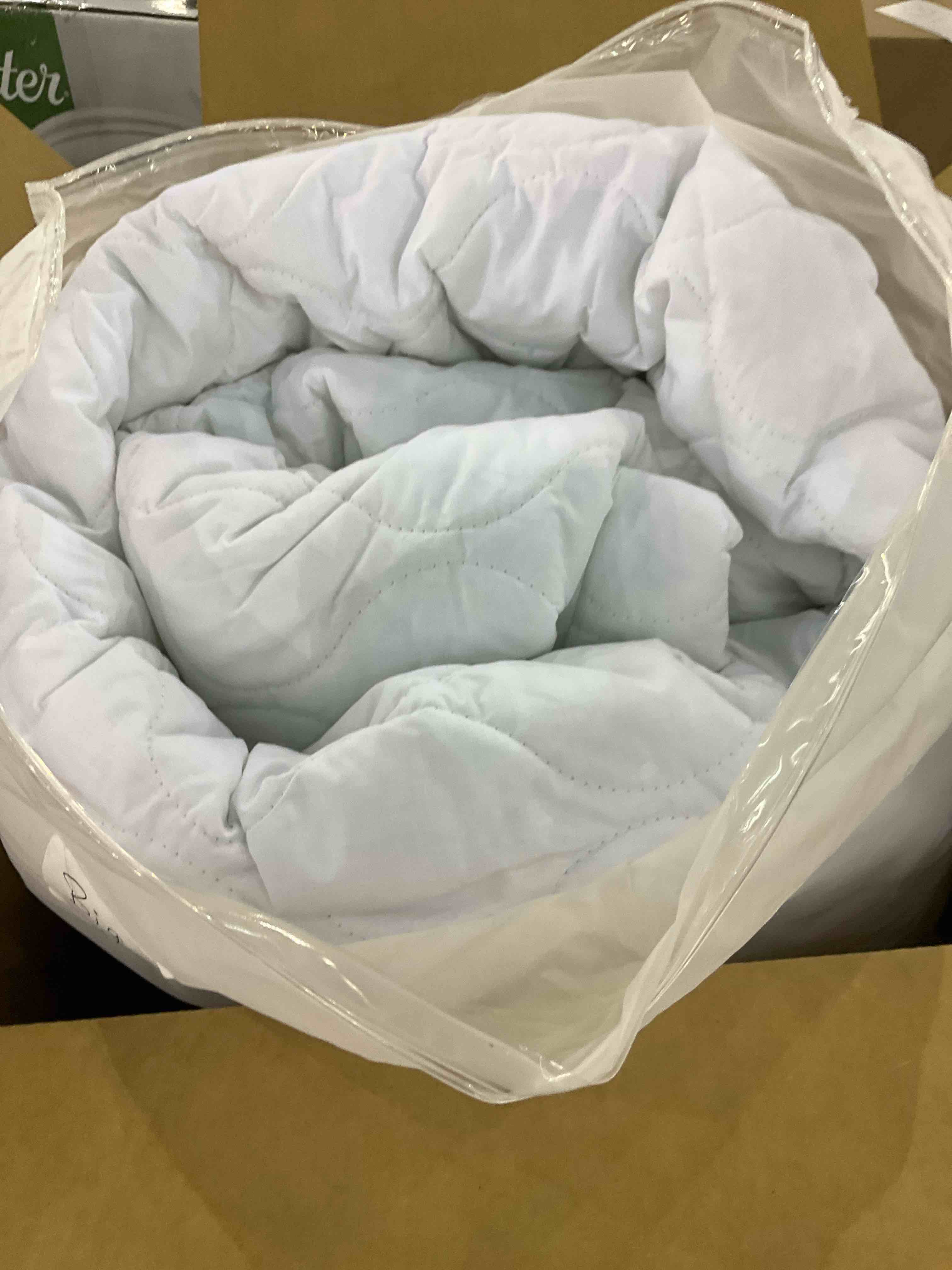 https://s3.amazonaws.com/lotting-images-prod/bidfta/EXS00783710_1701694054395.jpeg