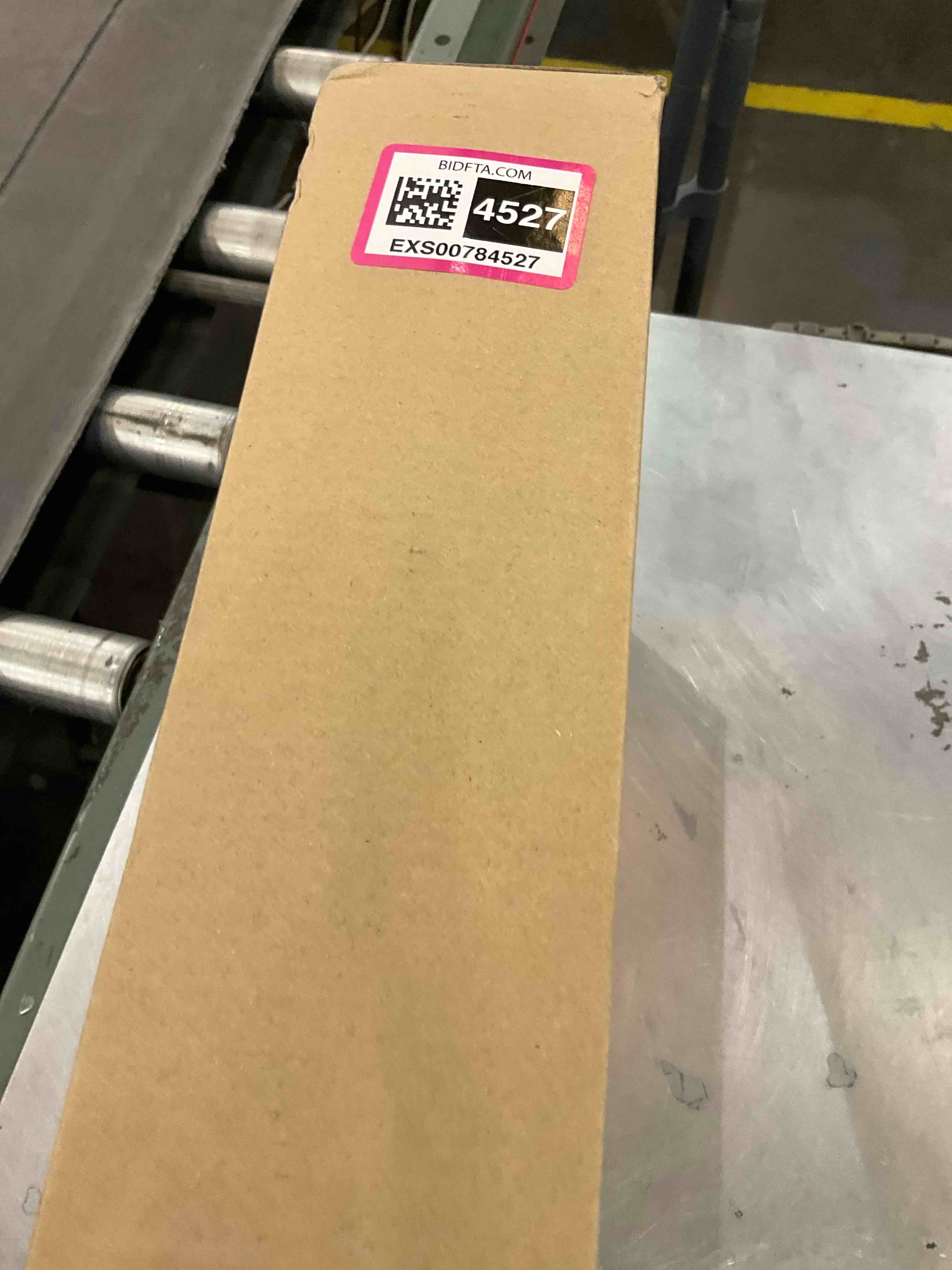 https://s3.amazonaws.com/lotting-images-prod/bidfta/EXS00784527_1701368609272.jpeg