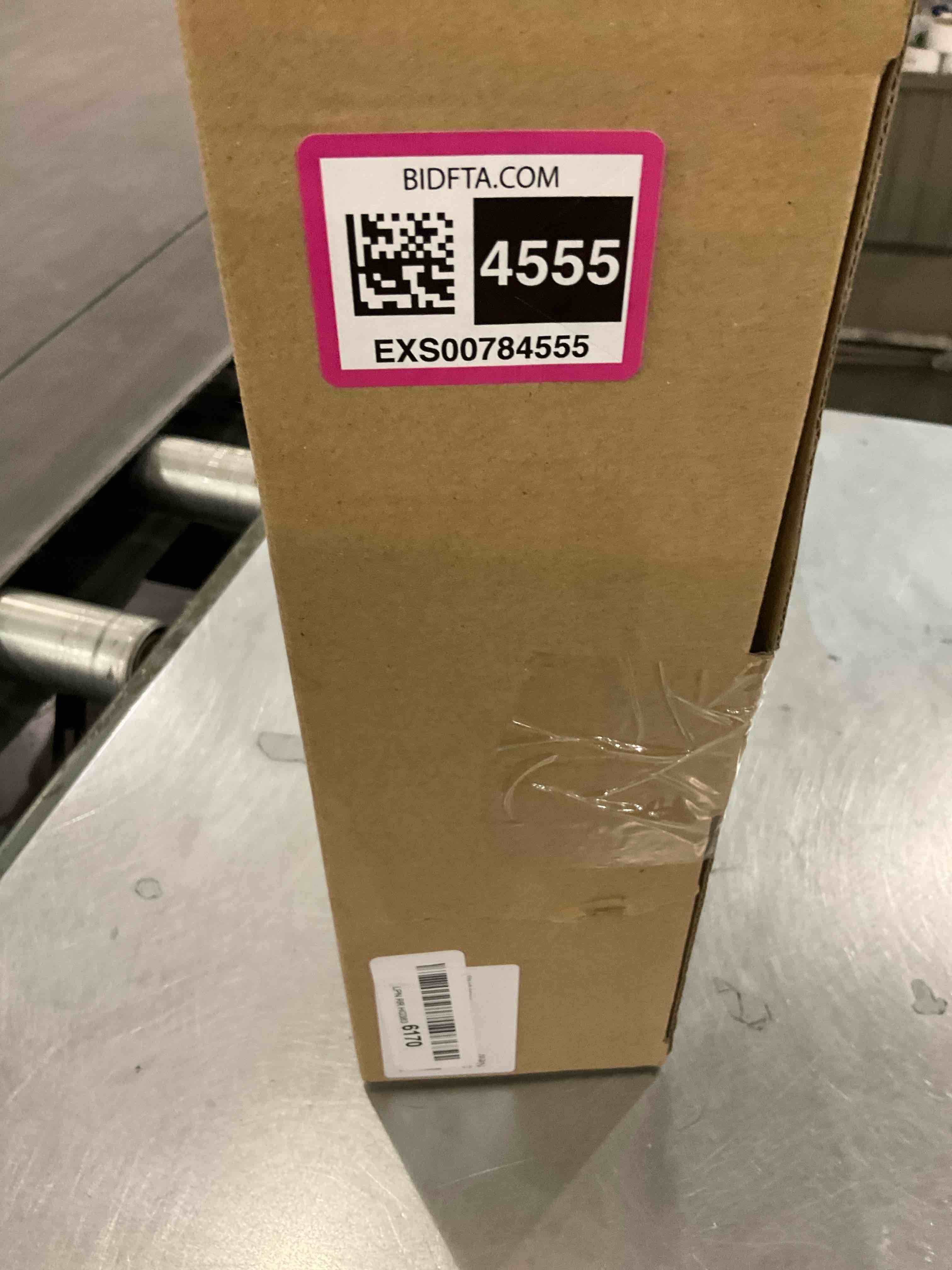 https://s3.amazonaws.com/lotting-images-prod/bidfta/EXS00784555_1701375231260.jpeg