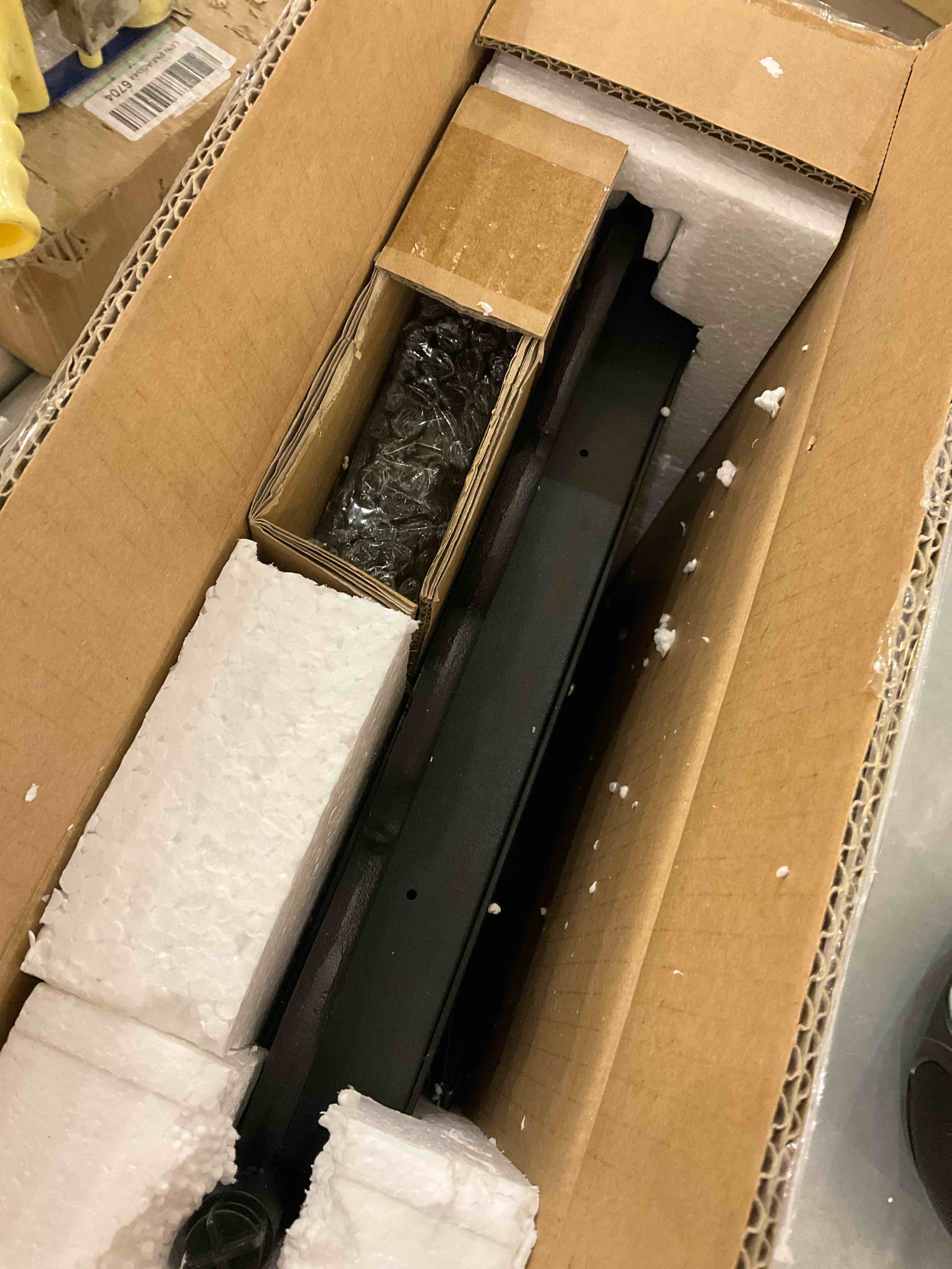 https://s3.amazonaws.com/lotting-images-prod/bidfta/EXS00785712_1701798163500.jpeg