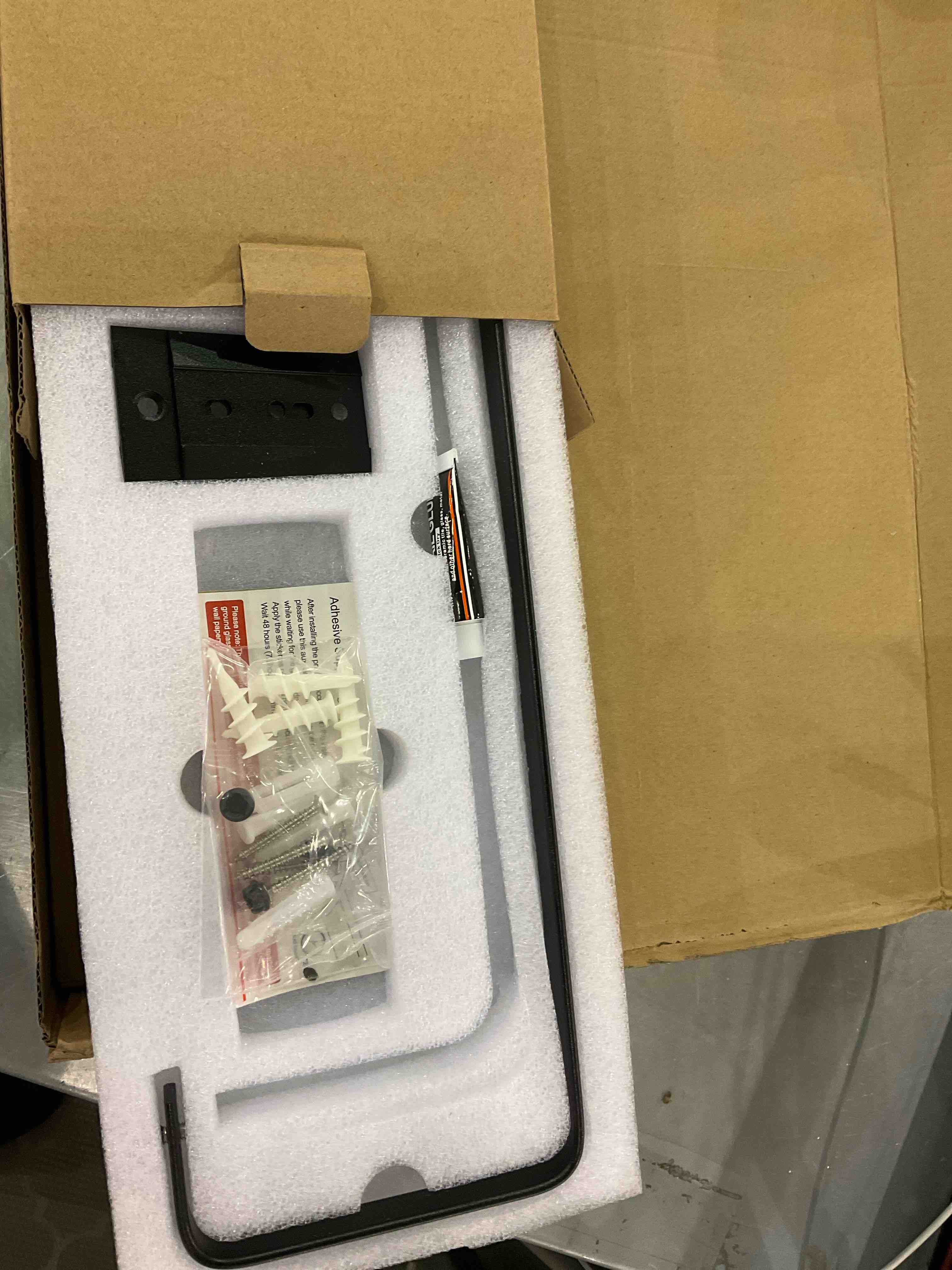 https://s3.amazonaws.com/lotting-images-prod/bidfta/EXS00785789_1701866945250.jpeg