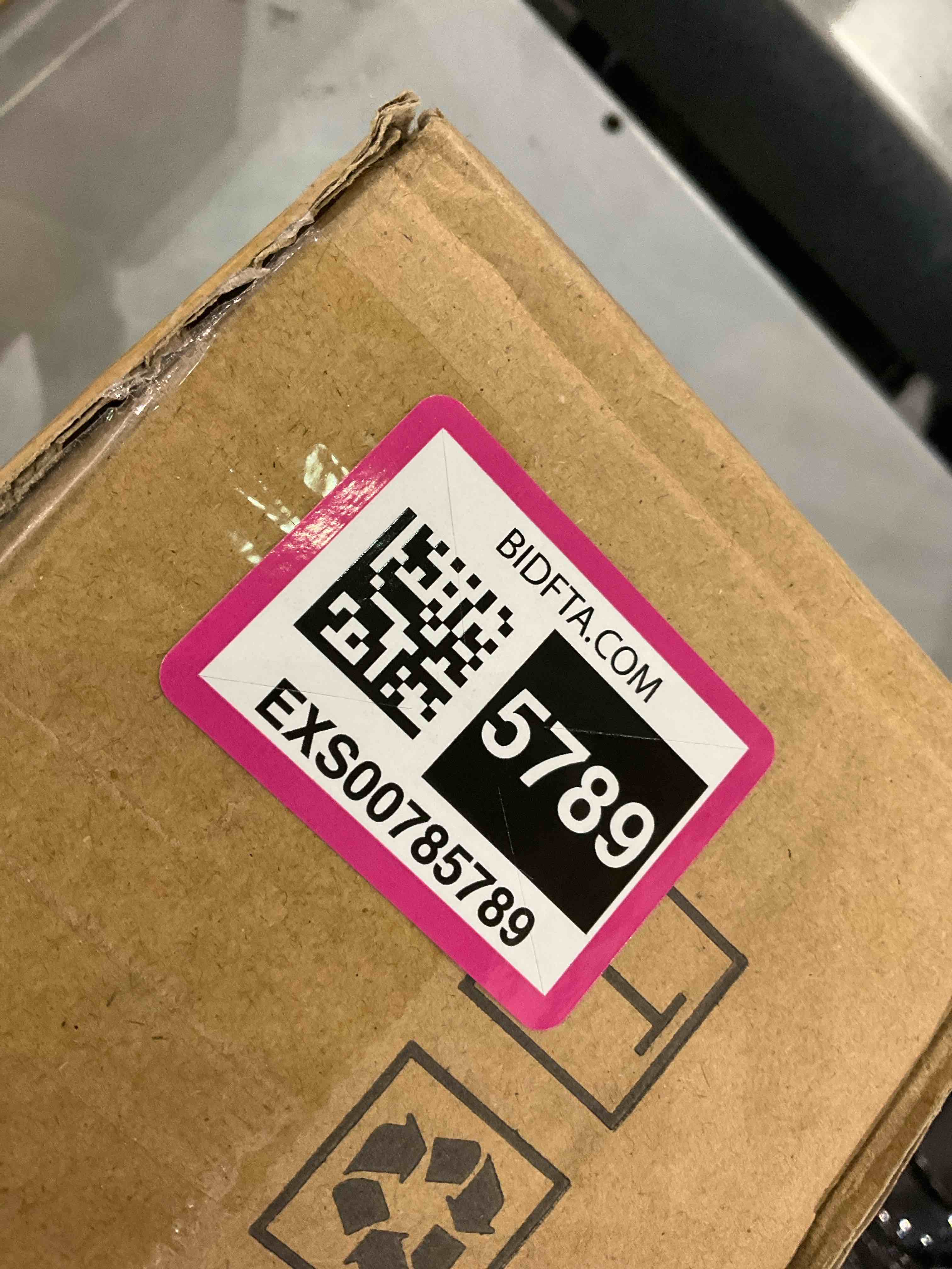 https://s3.amazonaws.com/lotting-images-prod/bidfta/EXS00785789_1701866994637.jpeg
