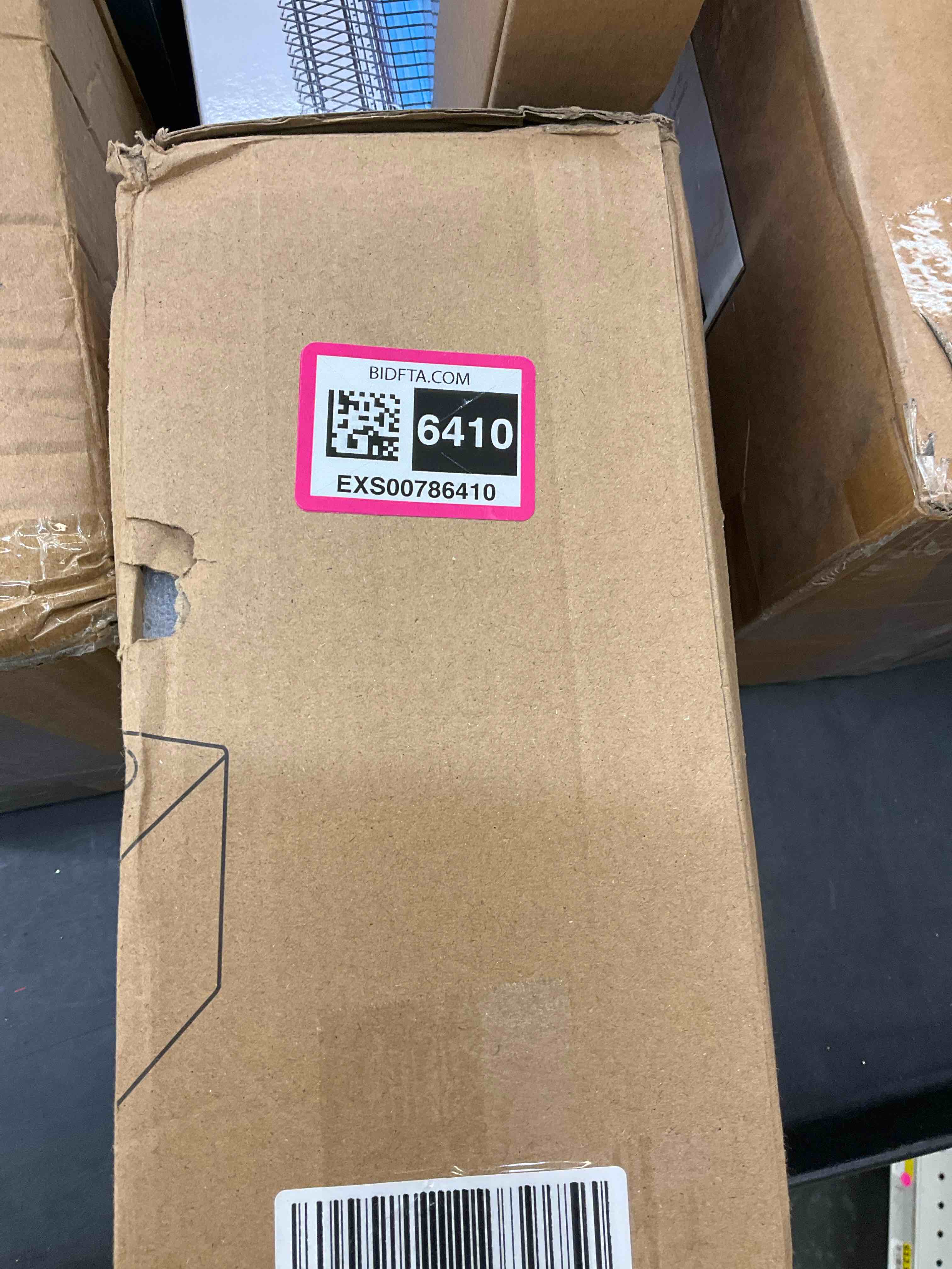 https://s3.amazonaws.com/lotting-images-prod/bidfta/EXS00786410_1704309197058.jpeg