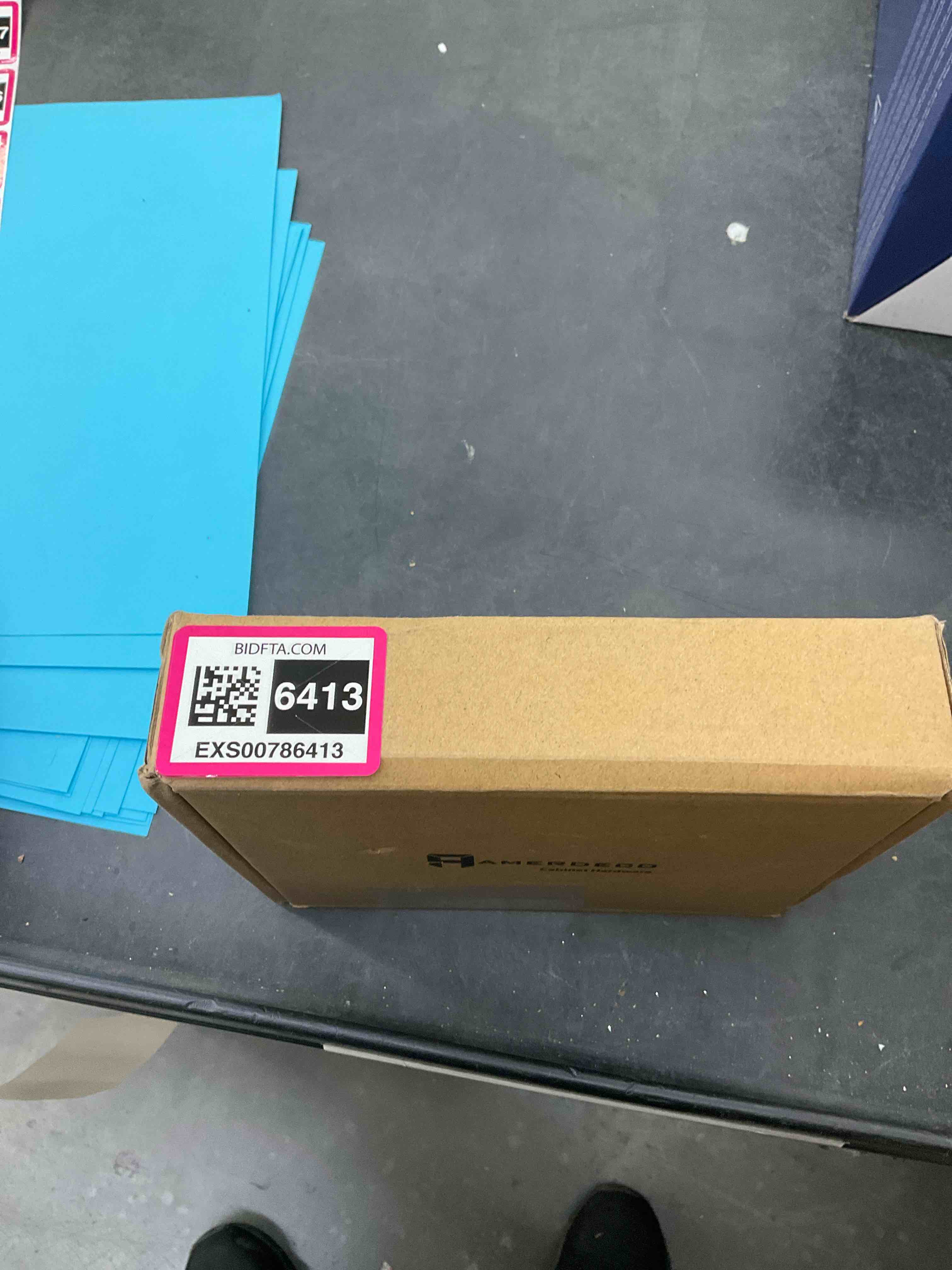 https://s3.amazonaws.com/lotting-images-prod/bidfta/EXS00786413_1704309395707.jpeg