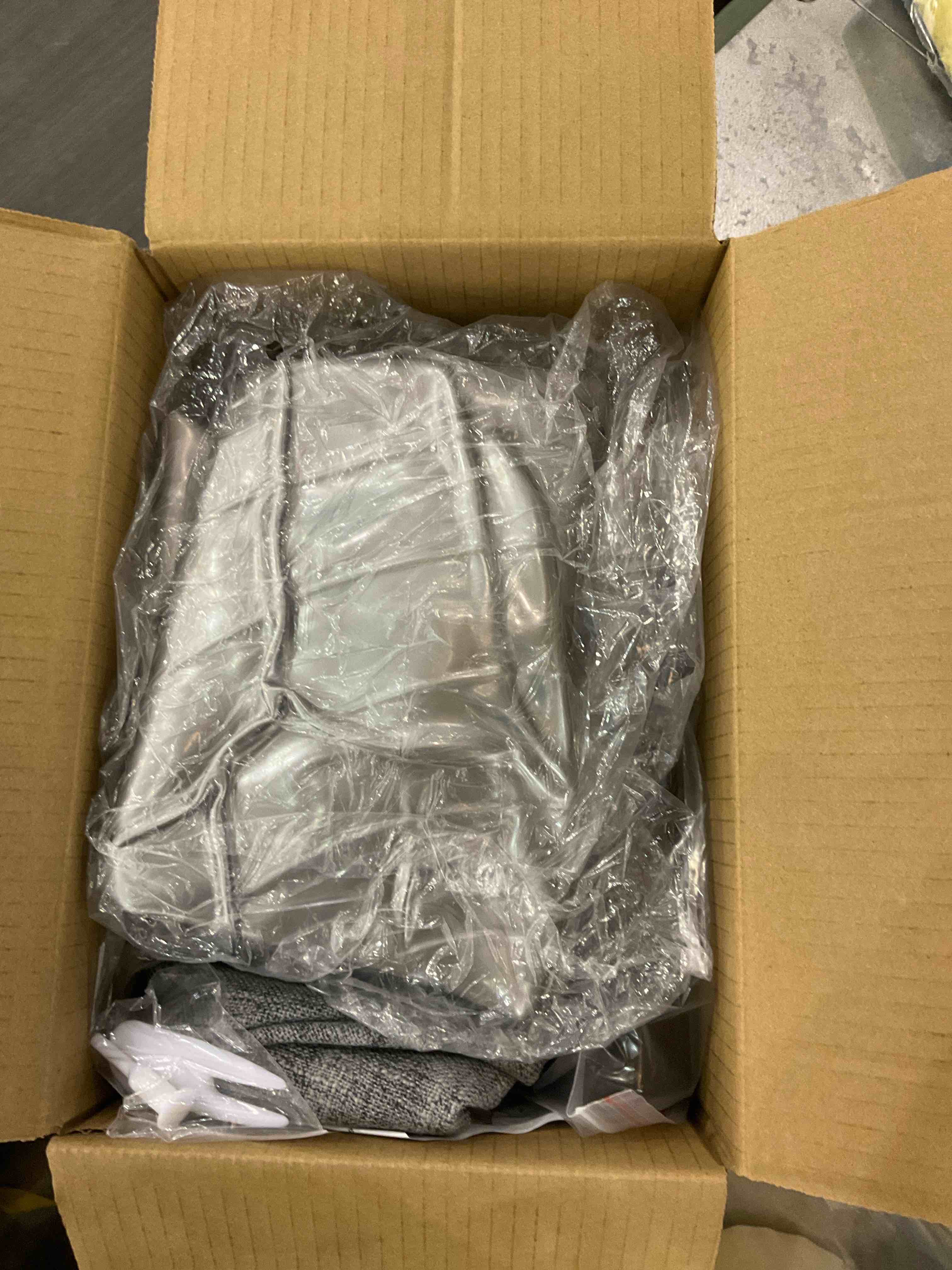 https://s3.amazonaws.com/lotting-images-prod/bidfta/EXS00787023_1701271350458.jpeg