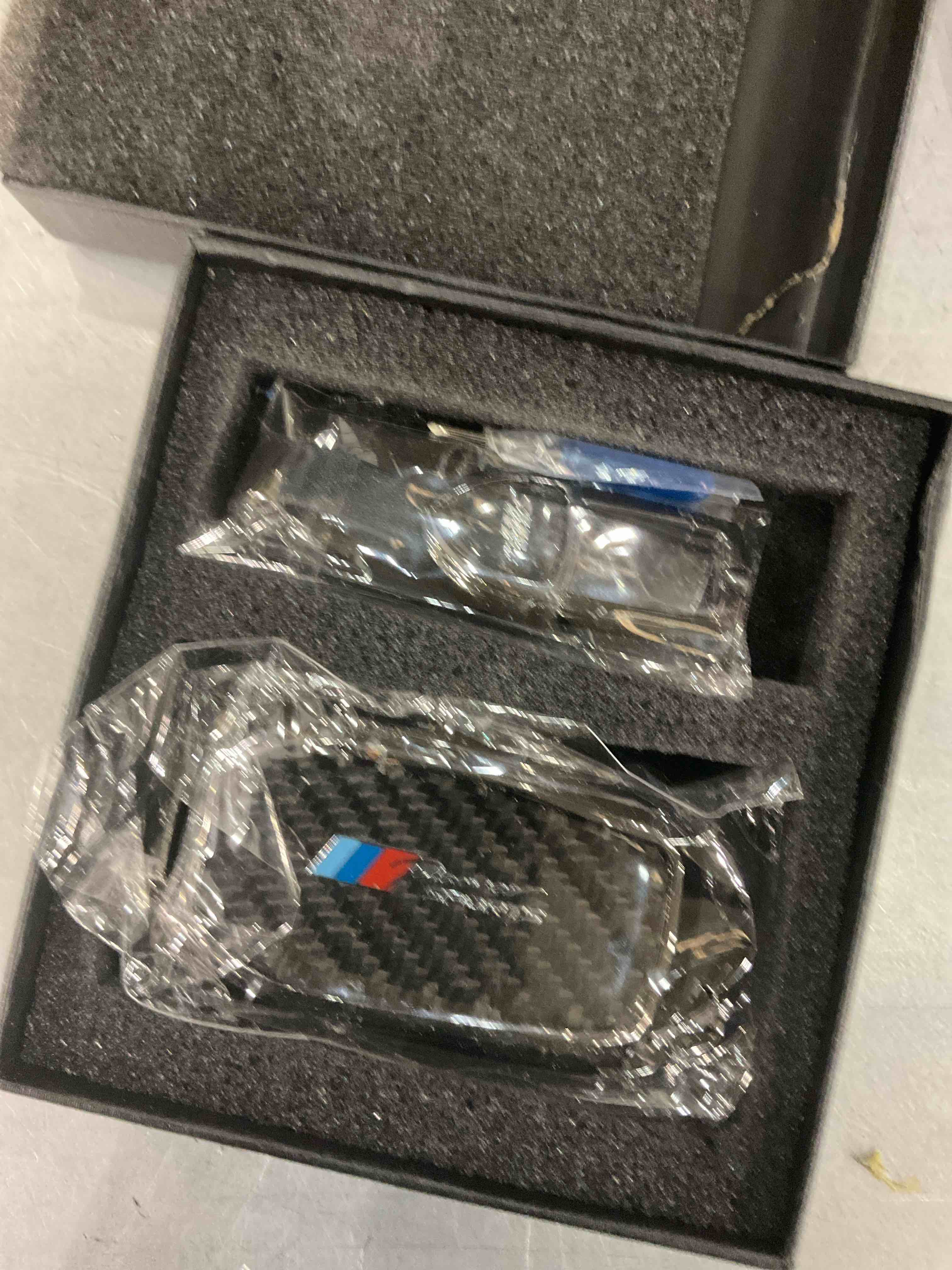 https://s3.amazonaws.com/lotting-images-prod/bidfta/EXS00787226_1701351838082.jpeg