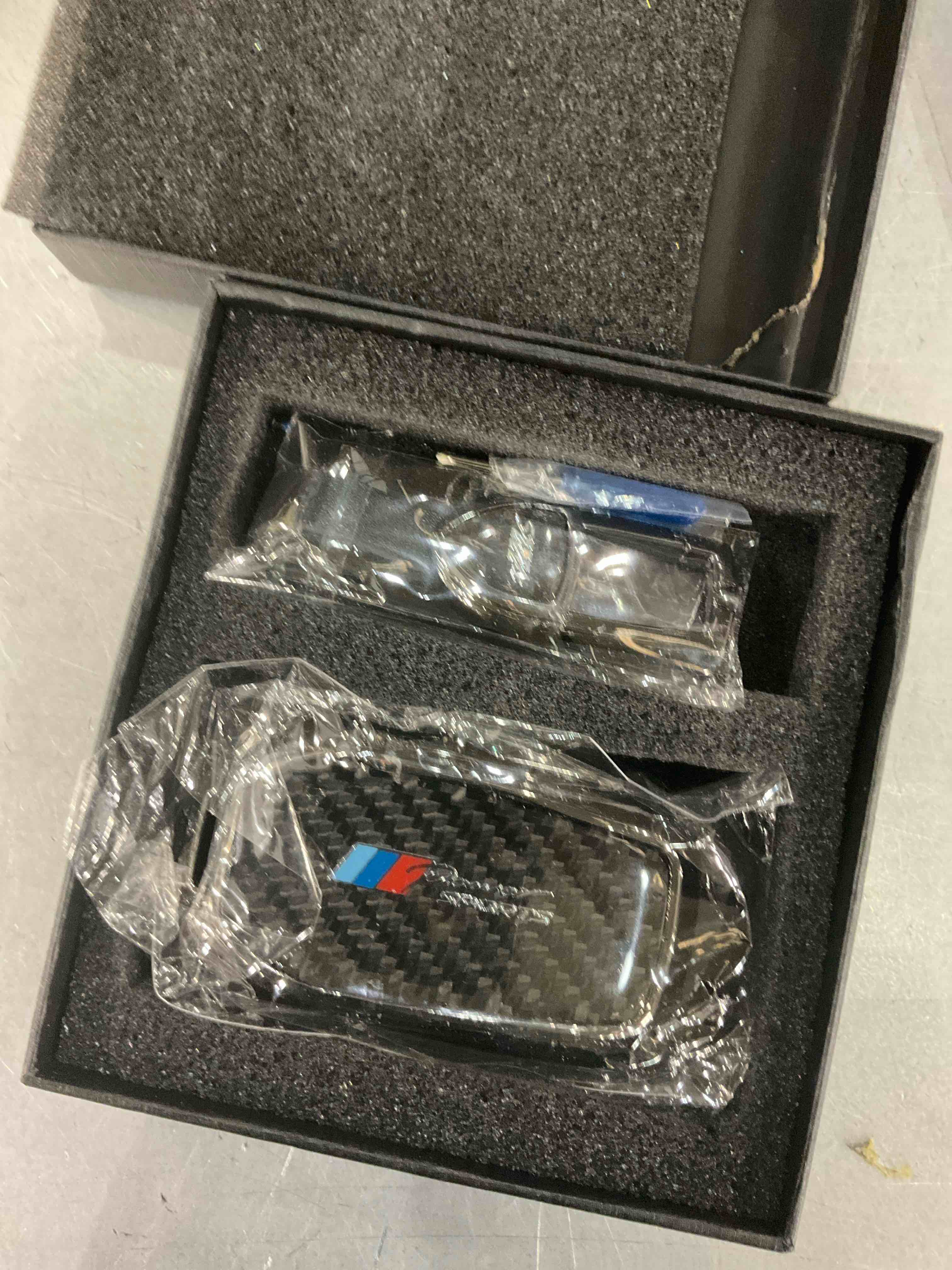 https://s3.amazonaws.com/lotting-images-prod/bidfta/EXS00787226_1701351839563.jpeg