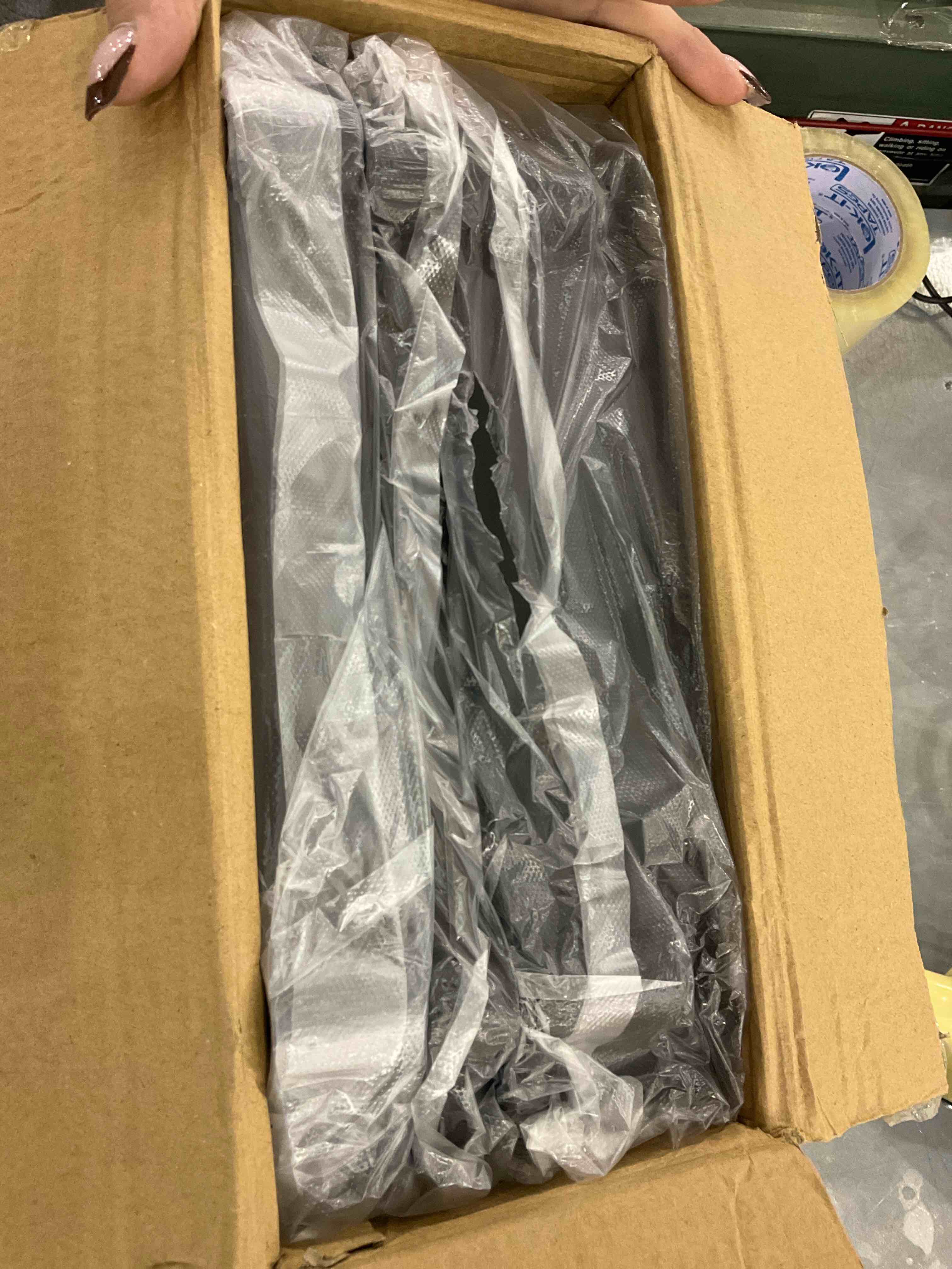 https://s3.amazonaws.com/lotting-images-prod/bidfta/EXS00788013_1701359145097.jpeg